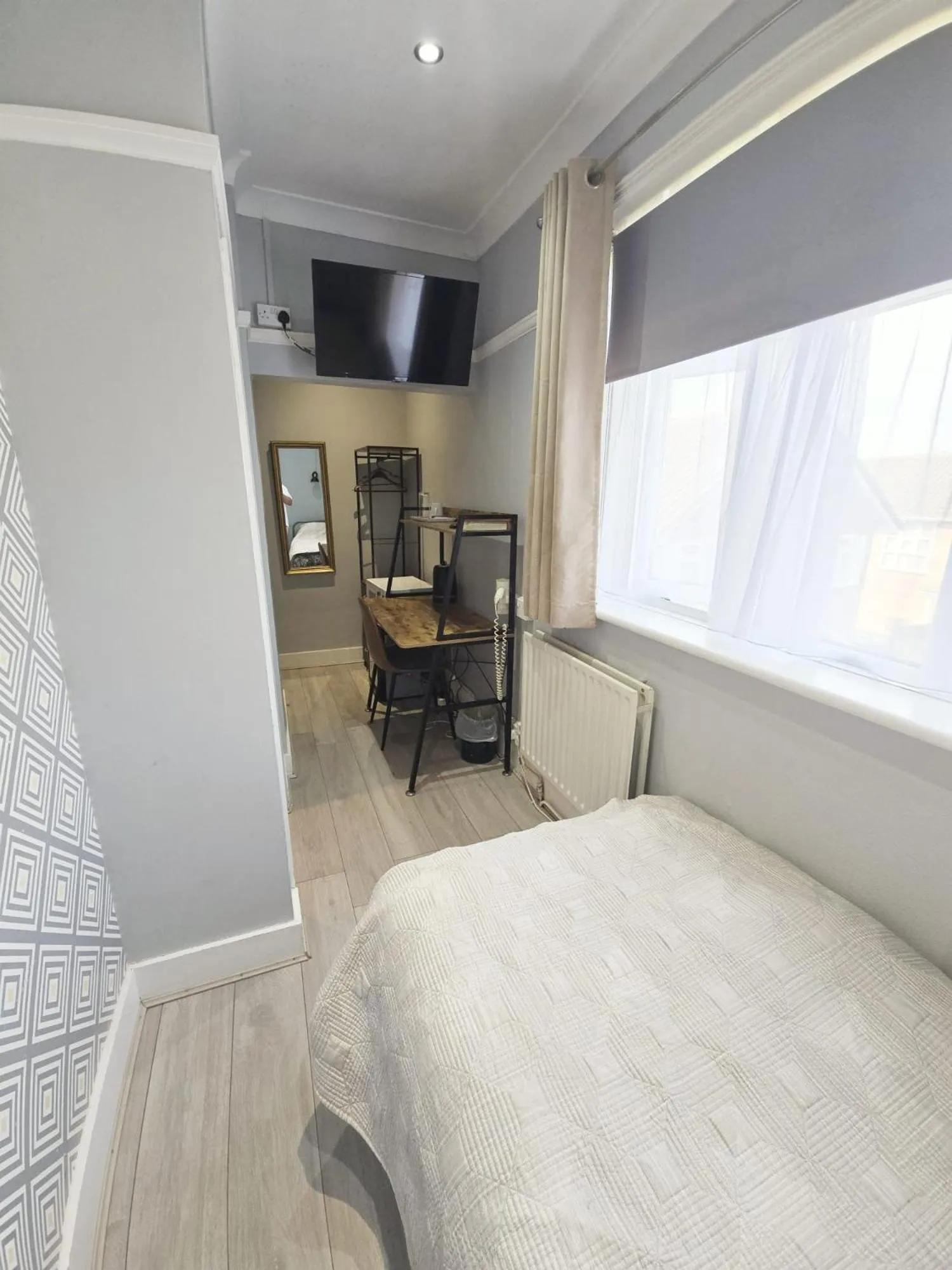 Bed in Glendevon House Hotel