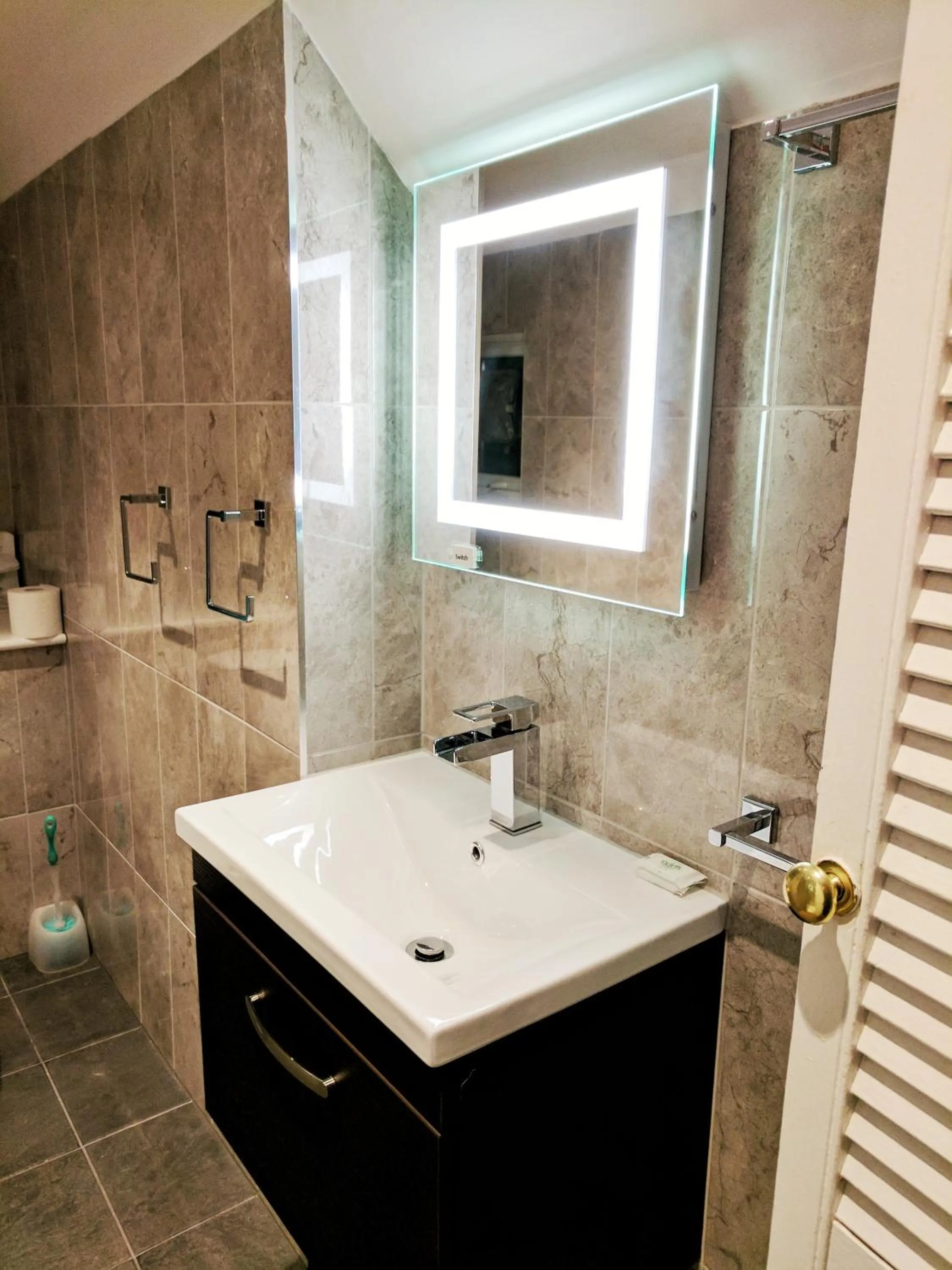 Bathroom in Glendevon House Hotel