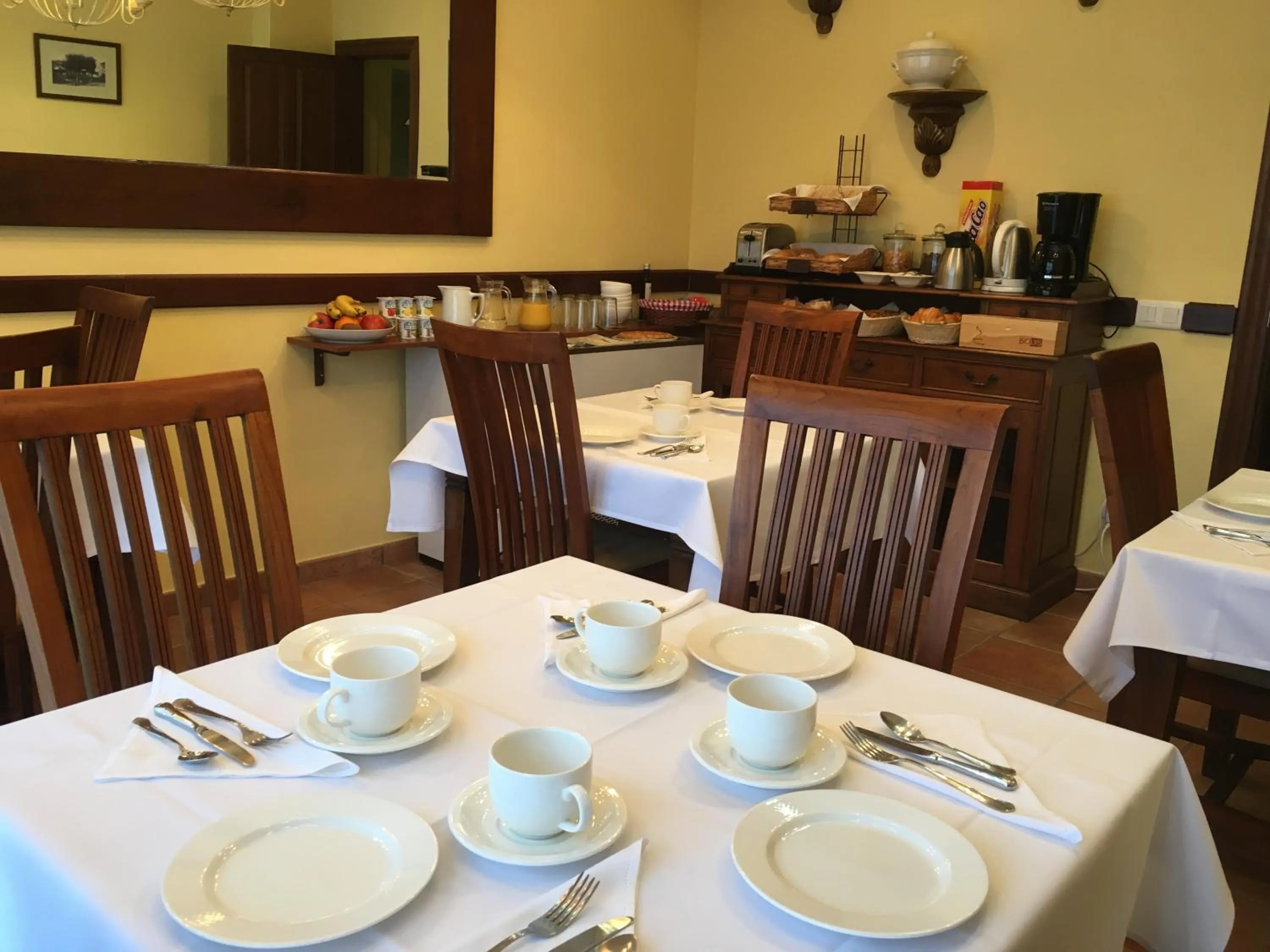 Breakfast in Hotel The Island