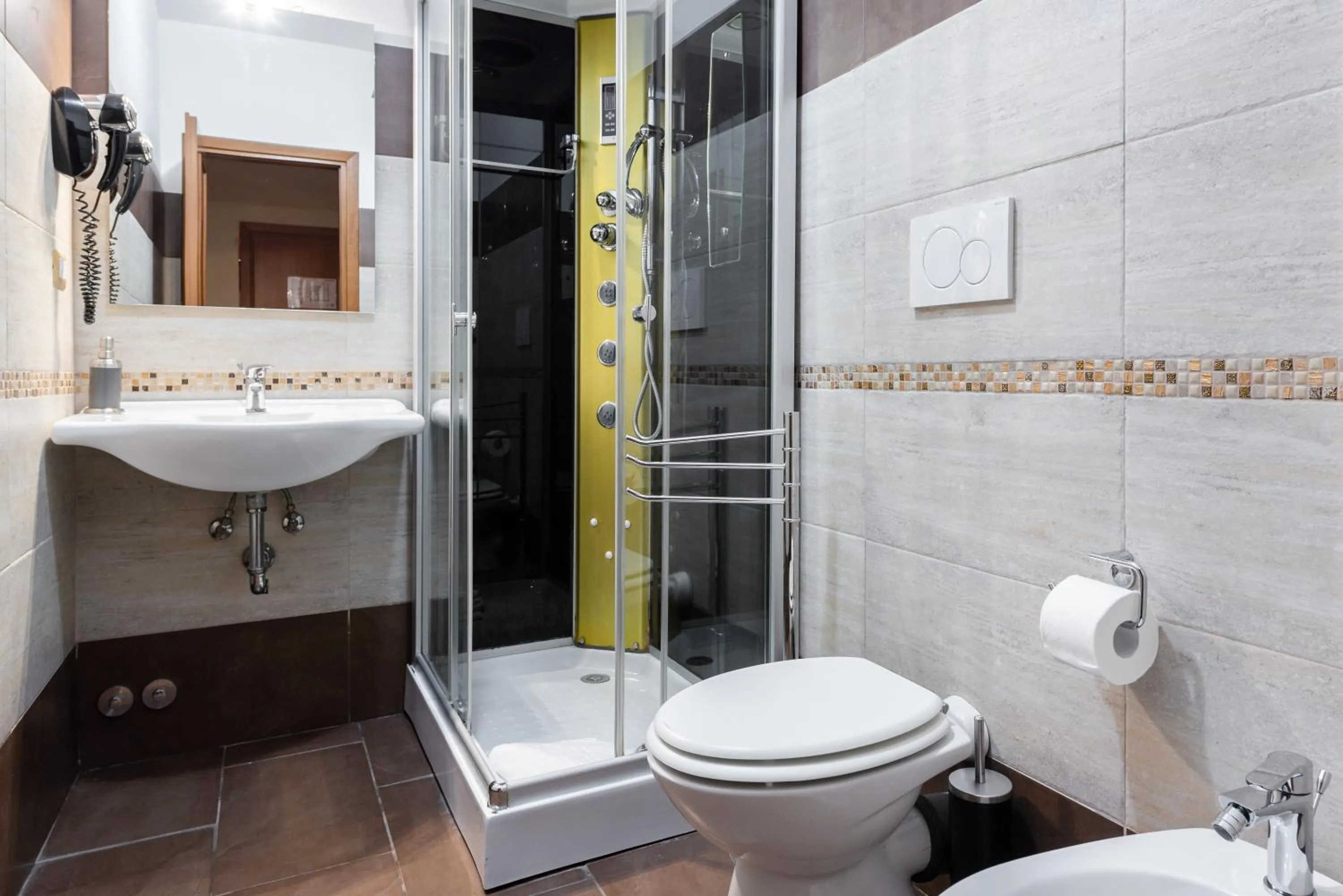 Shower in Dreams Roma B&B