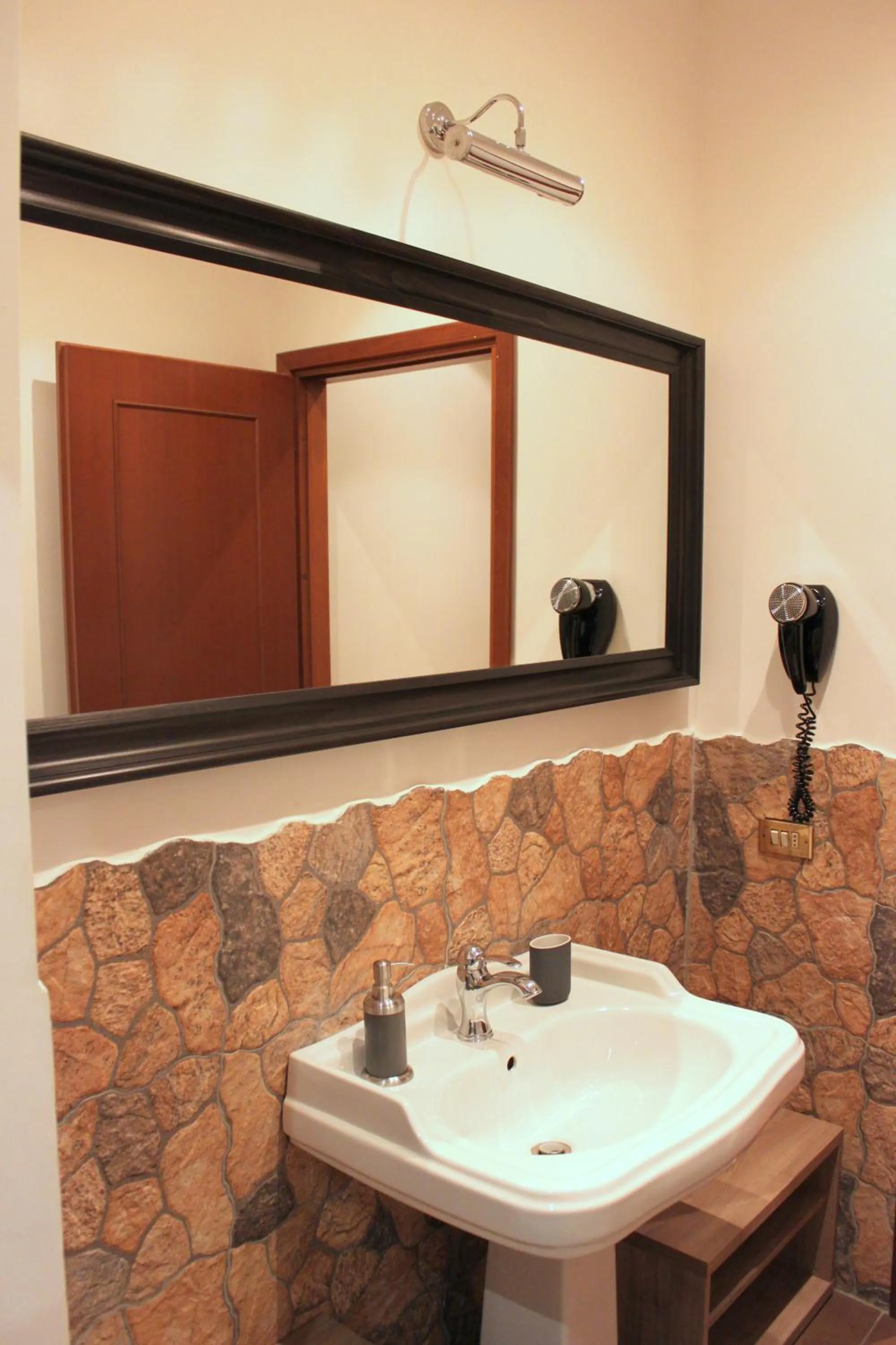 Bathroom in Dreams Roma B&B