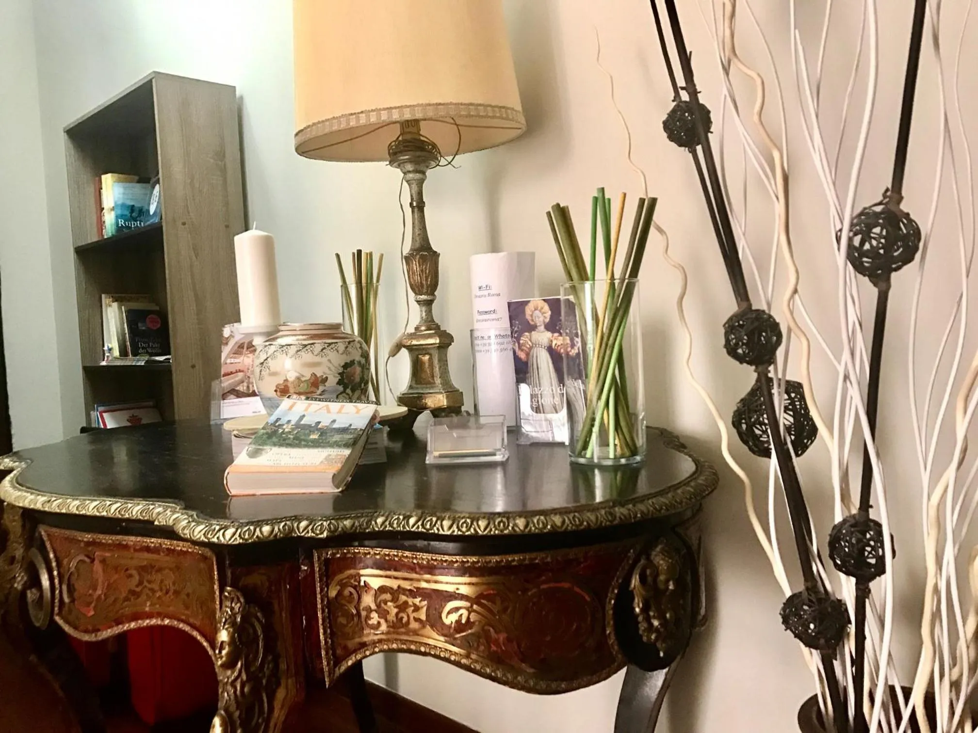 Communal lounge/ TV room in Dreams Roma B&B