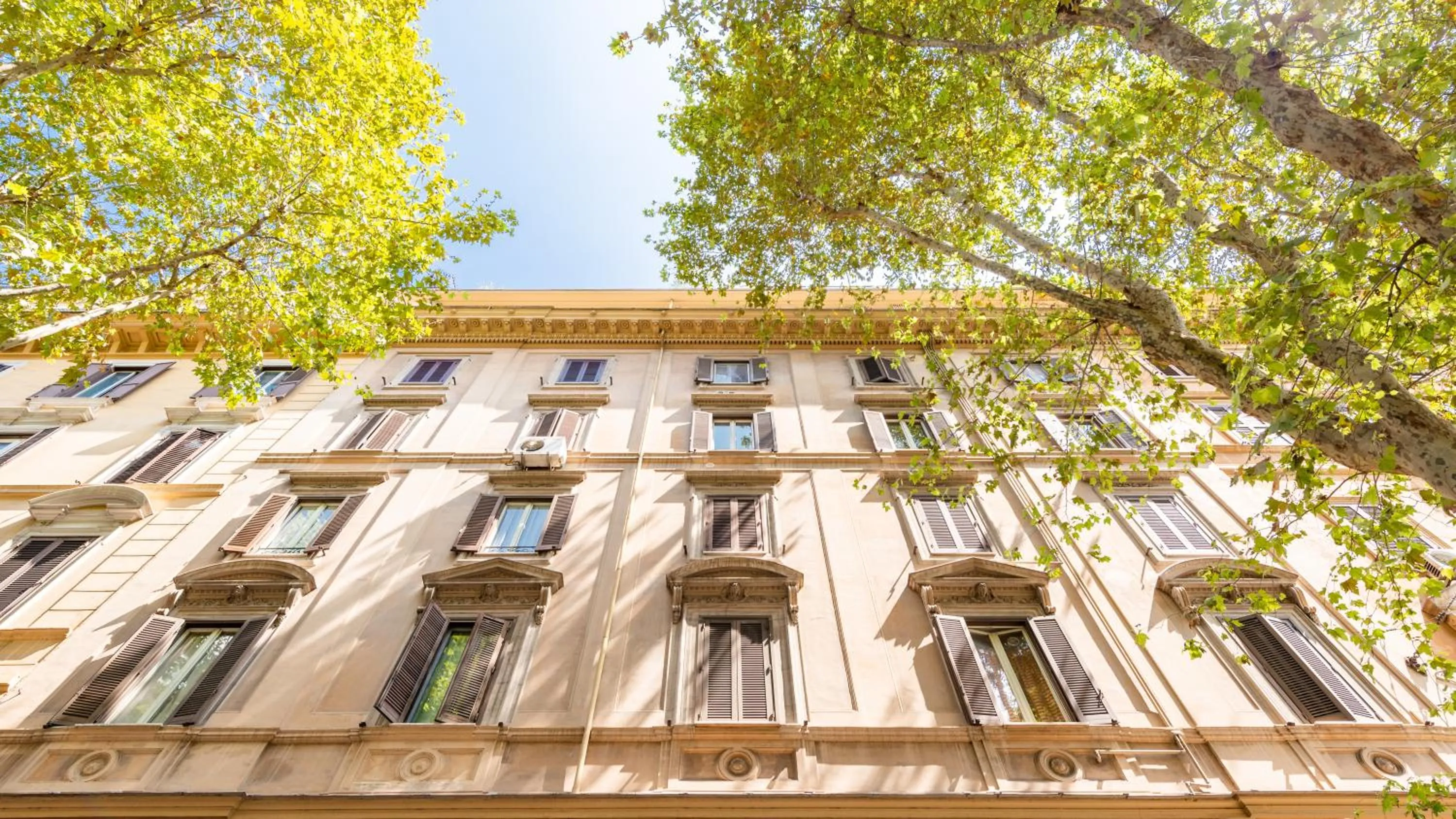 Property building in Dreams Roma B&B