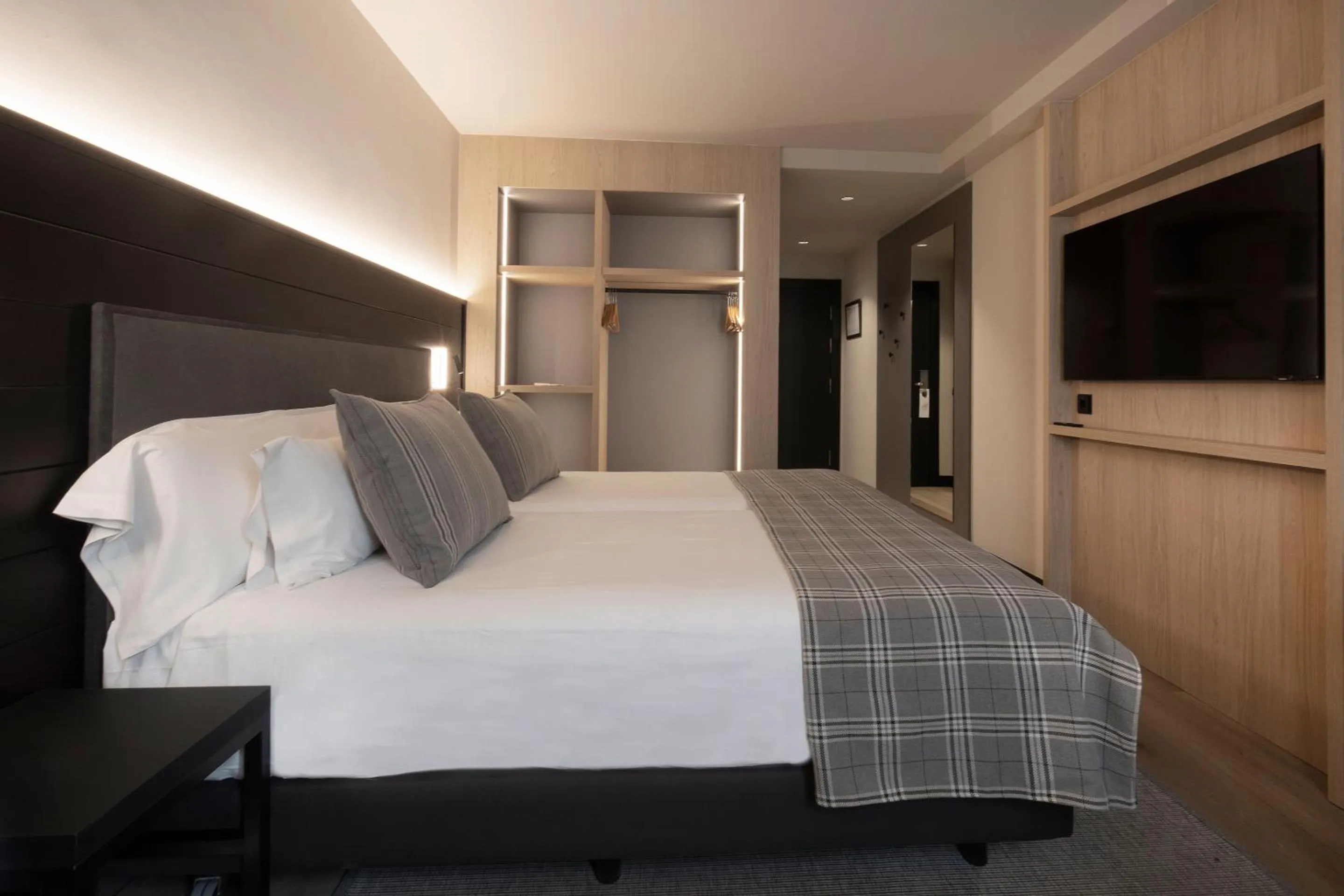 Bedroom, Bed in Hotel Màgic Pas by Nexta