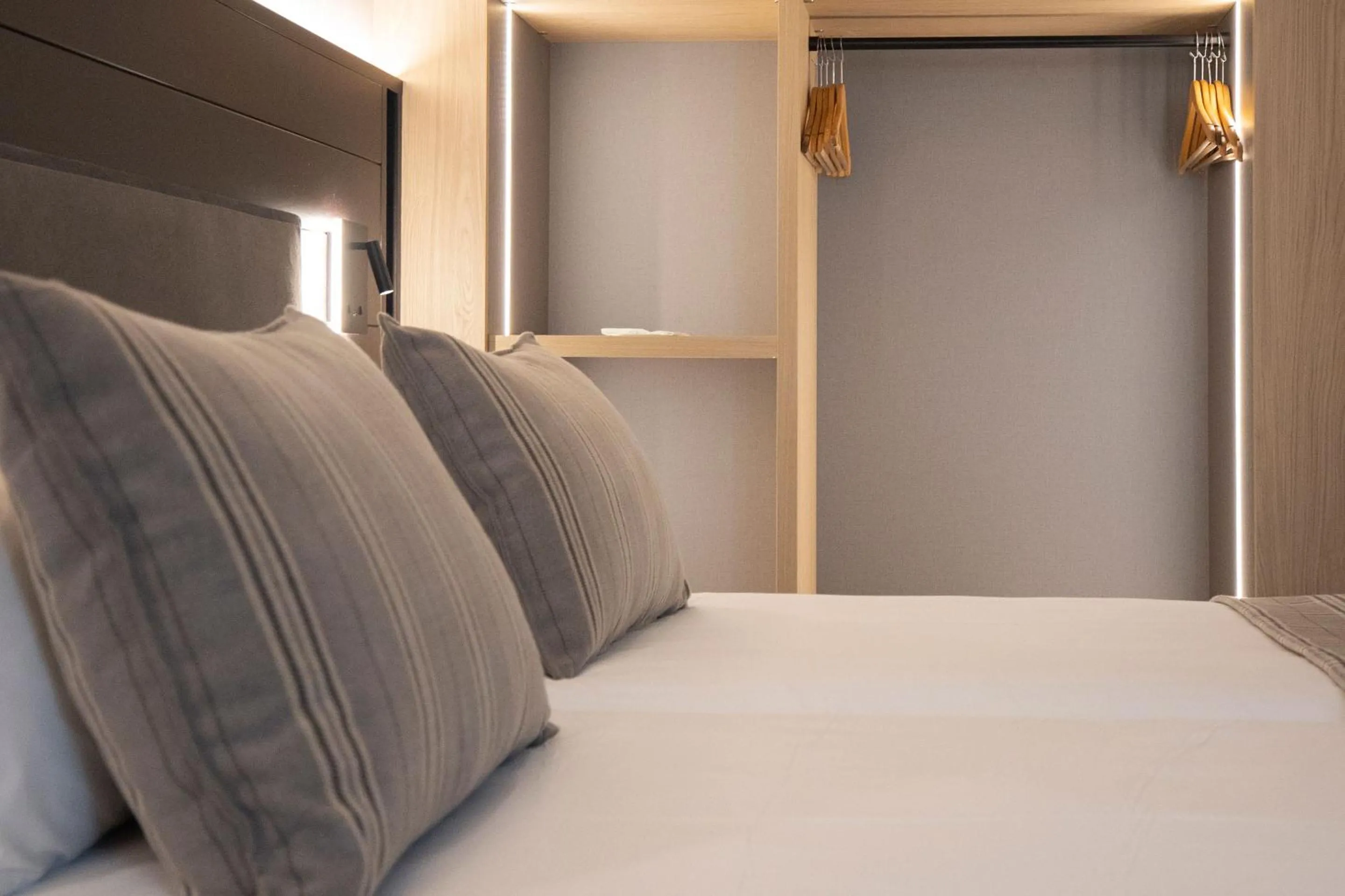 Bedroom, Bed in Hotel Màgic Pas by Nexta