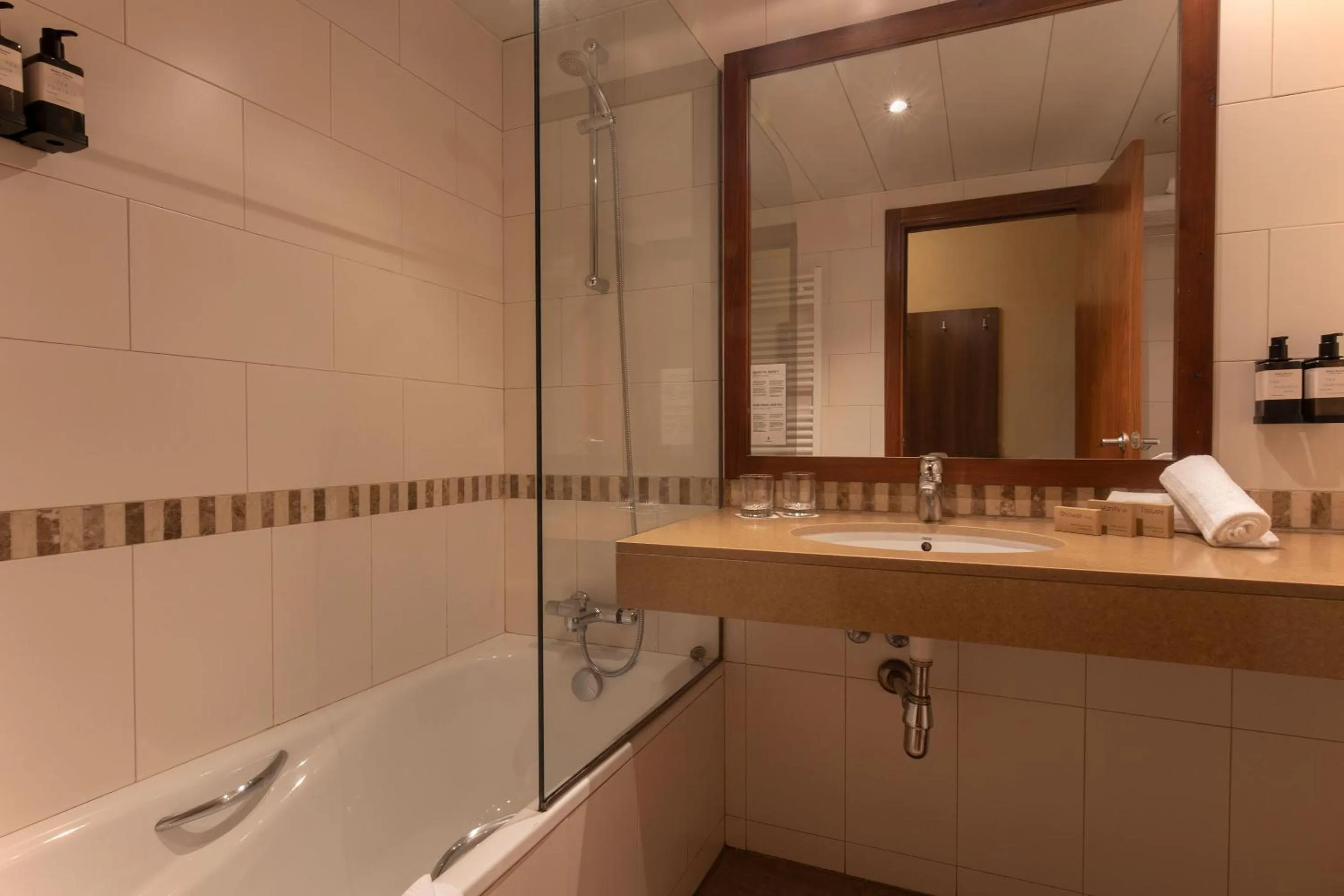 Bathroom in Hotel Màgic Pas by Nexta