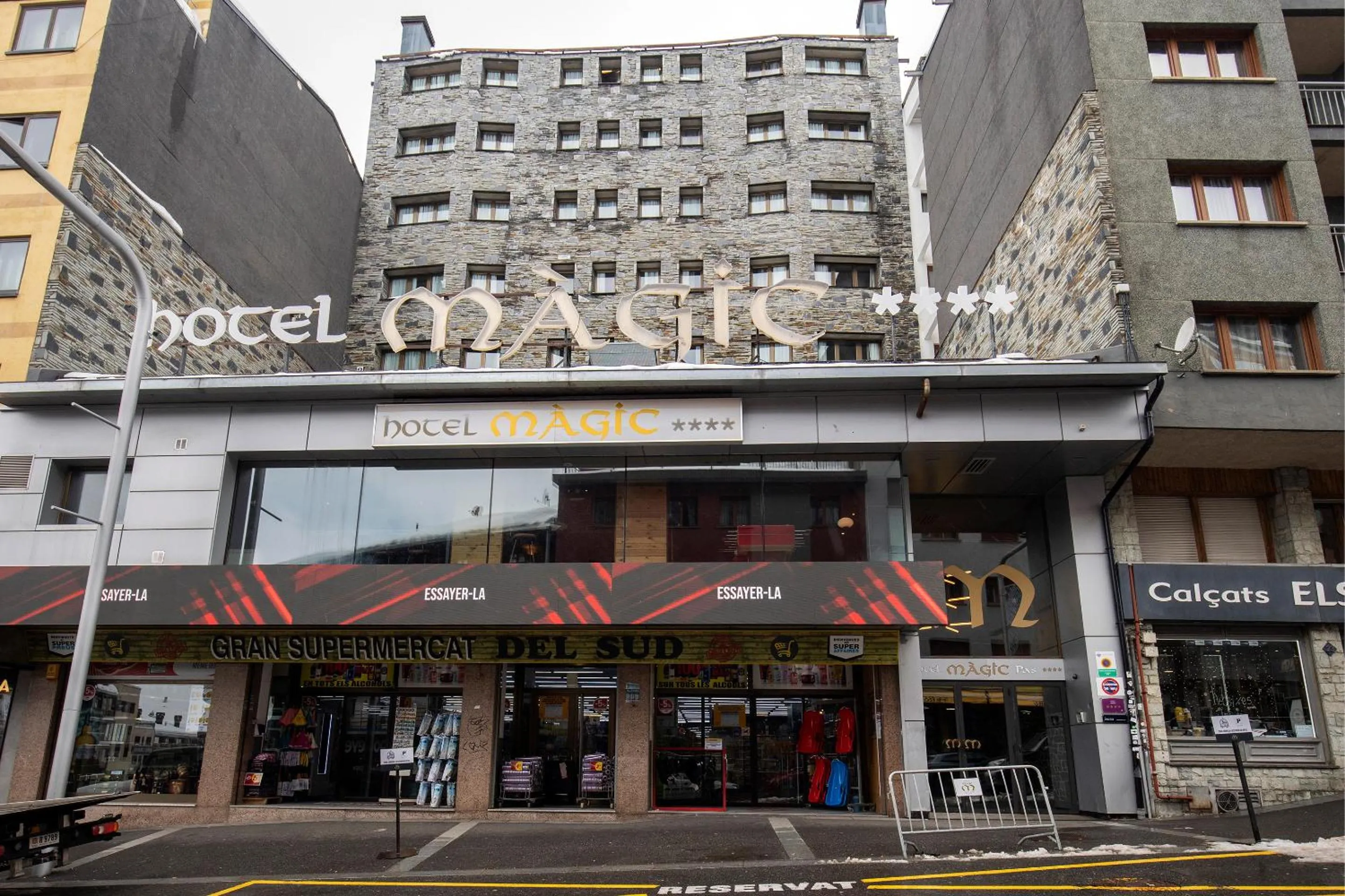 Facade/entrance in Hotel Màgic Pas by Nexta