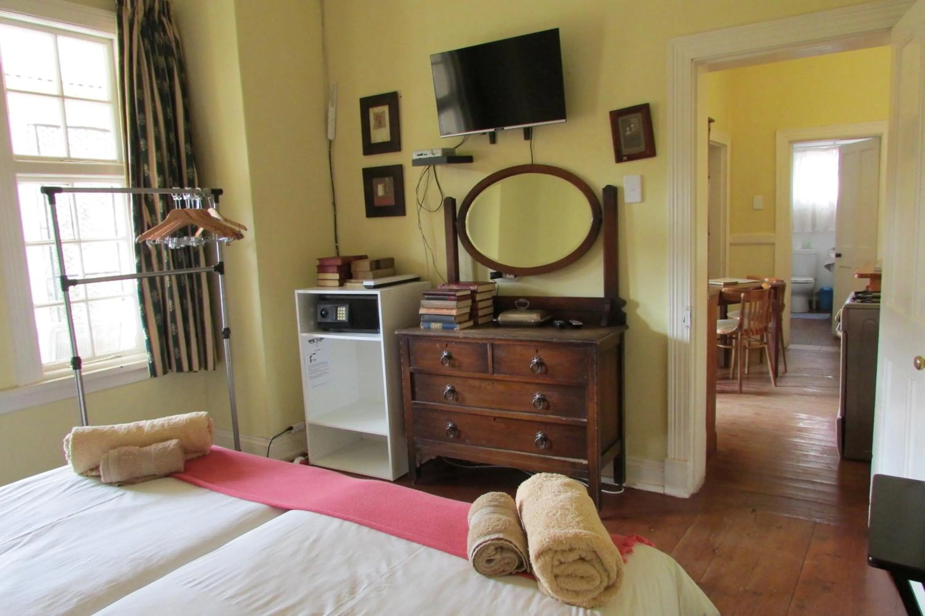 TV and multimedia, Bed in Absolute Leisure Cottages