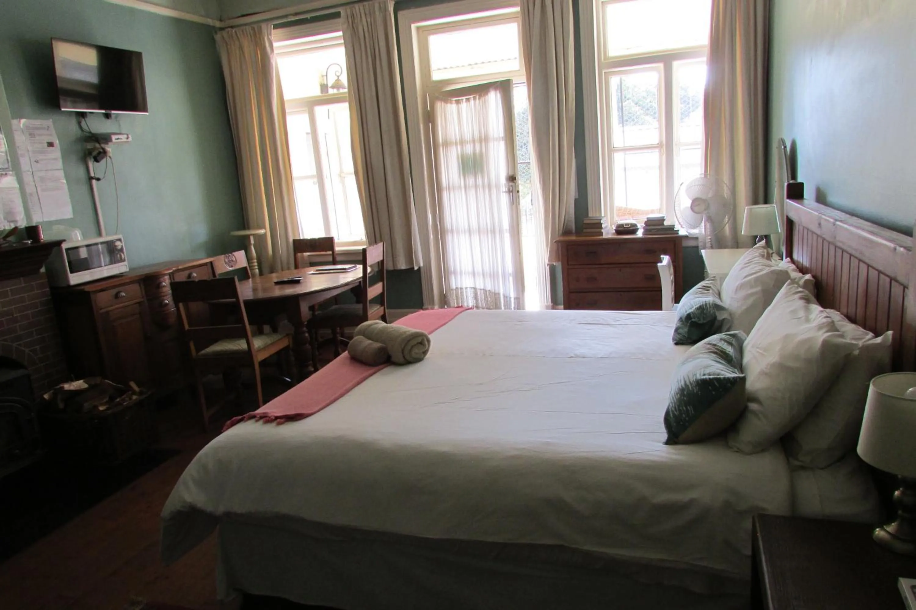 Bed in Absolute Leisure Cottages