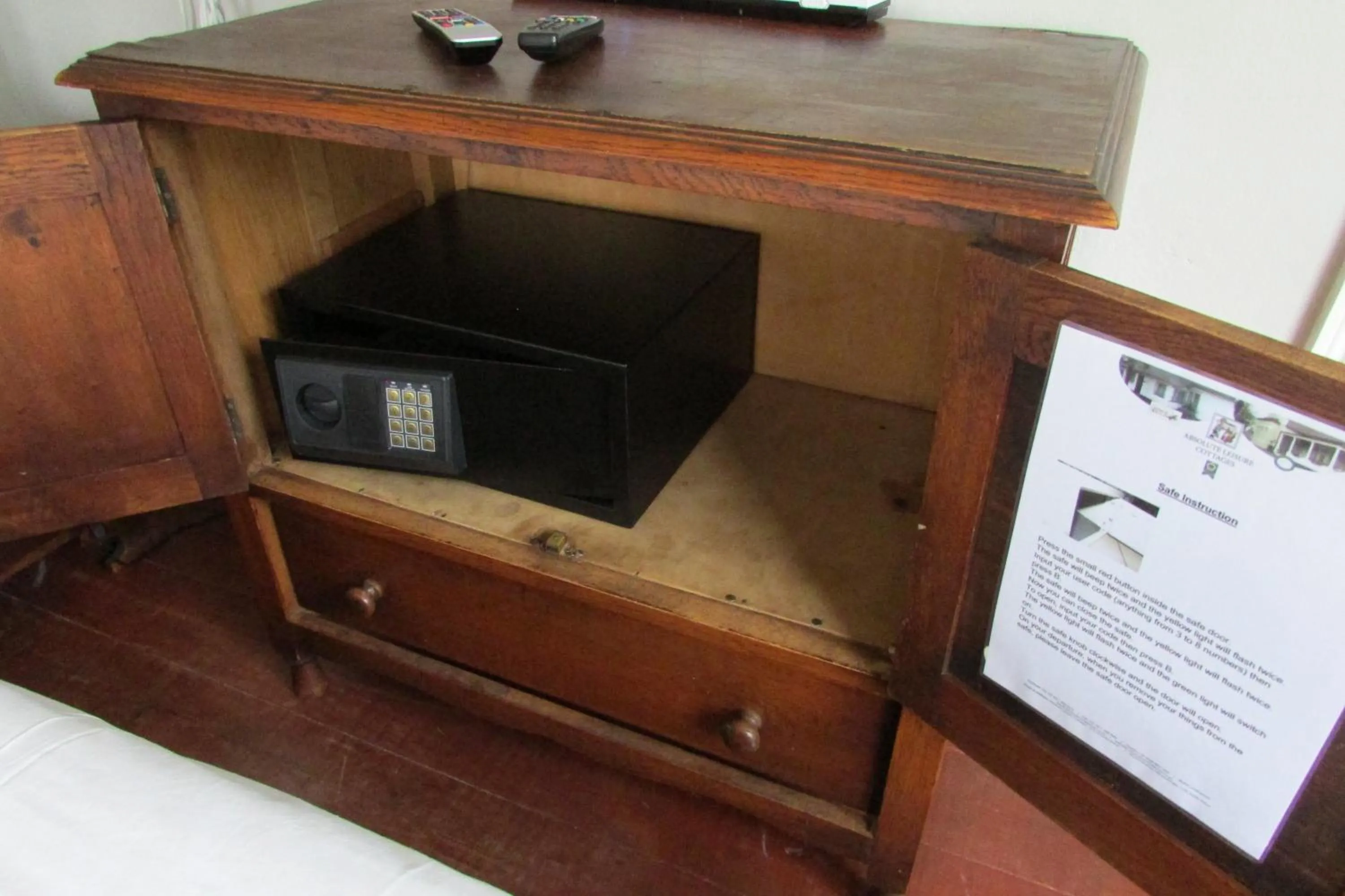 TV and multimedia in Absolute Leisure Cottages