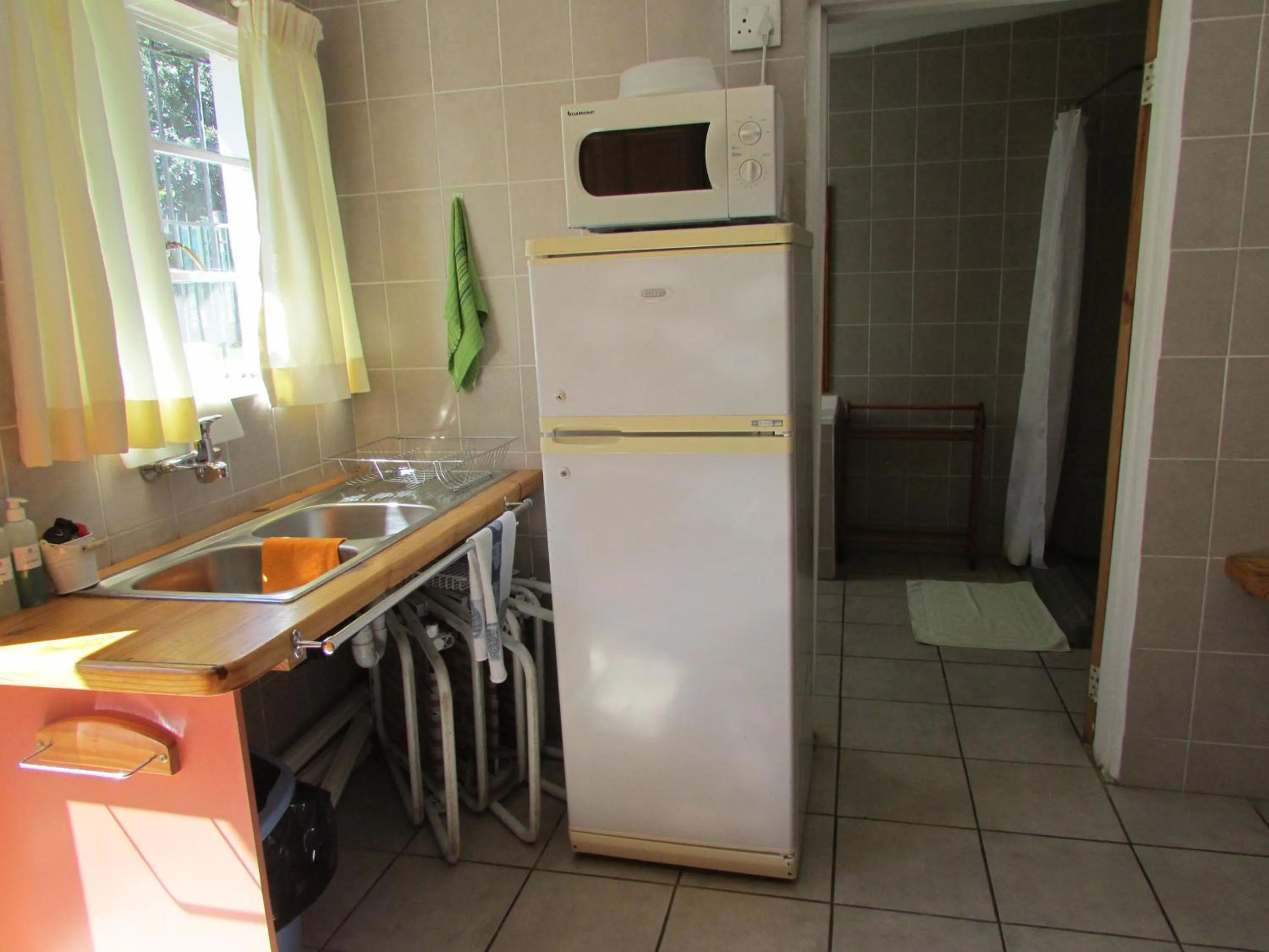 Kitchen or kitchenette in Absolute Leisure Cottages