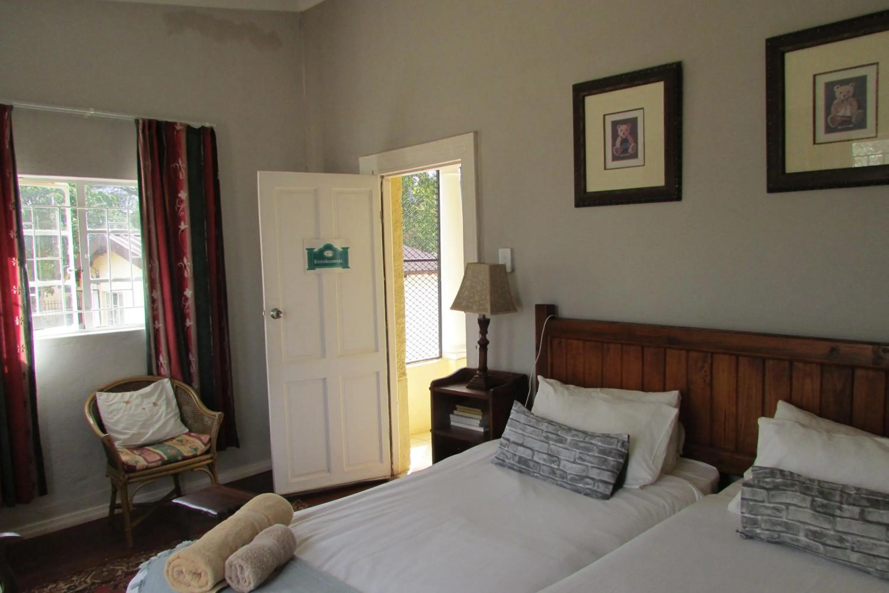 Bedroom, Bed in Absolute Leisure Cottages