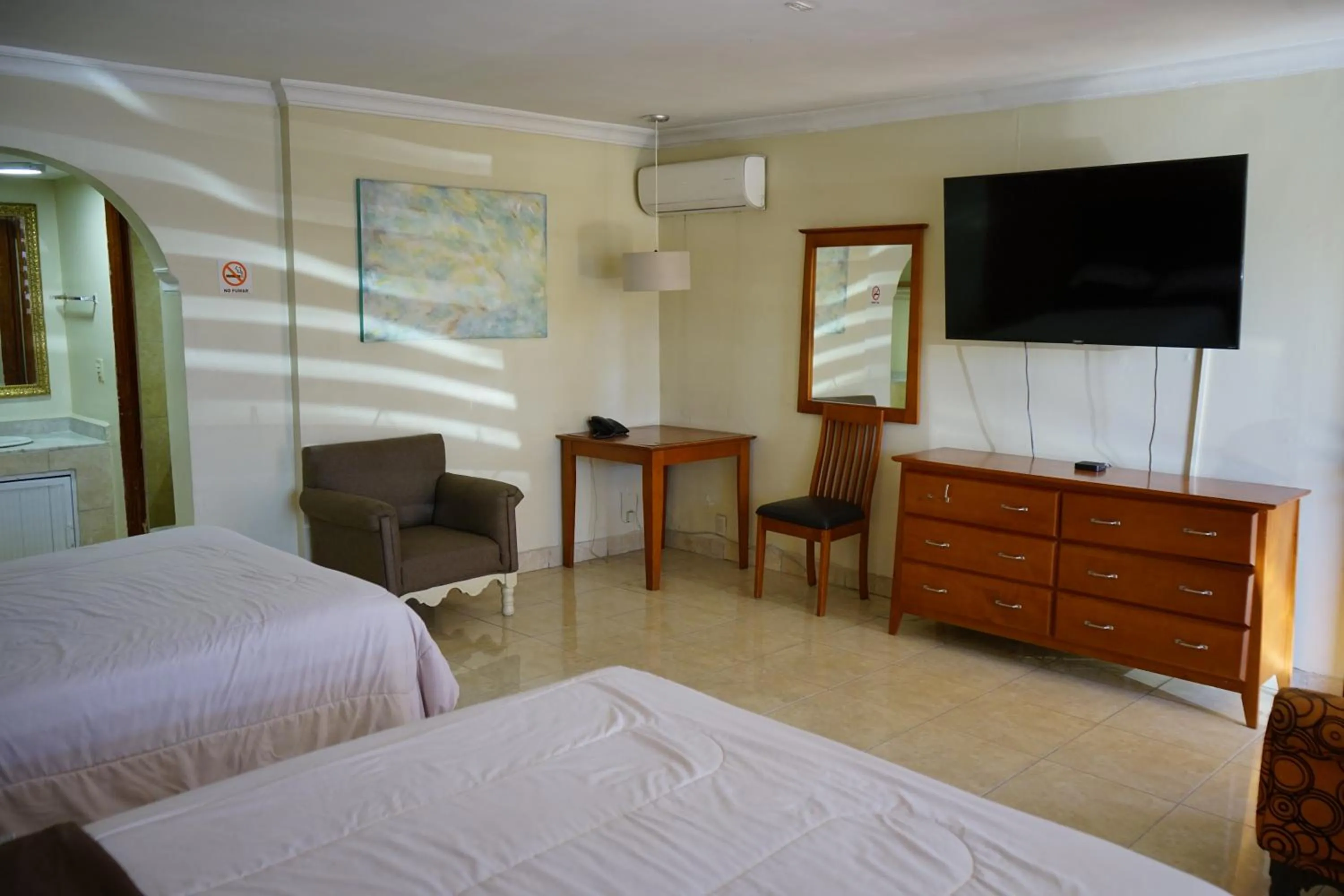 Bed in Hotel Posada del Sol Inn