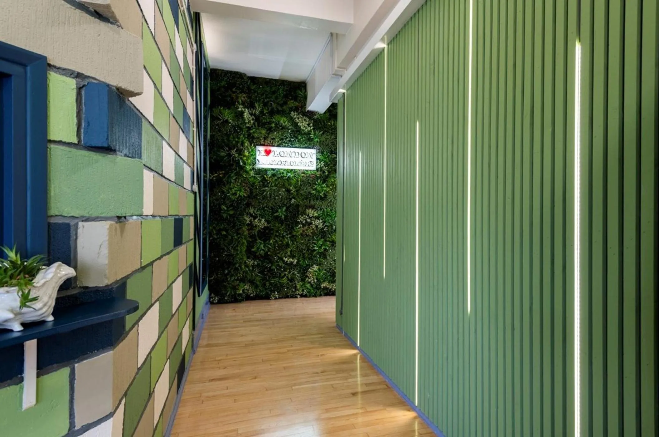 Property building in London Backpackers Youth Hostel 18 - 35 Years Old Only