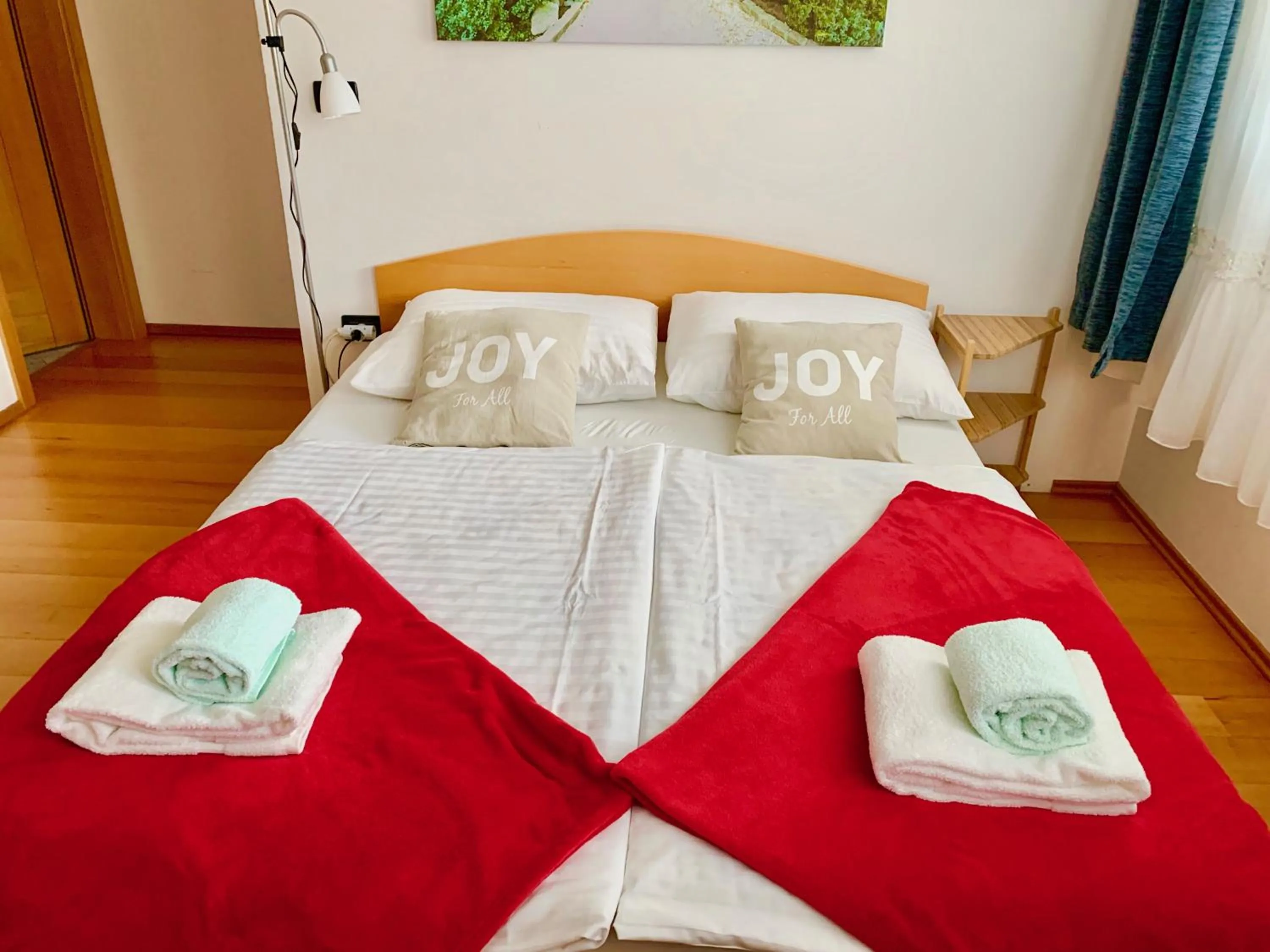 Bed in Rudi Hiti's Guest House