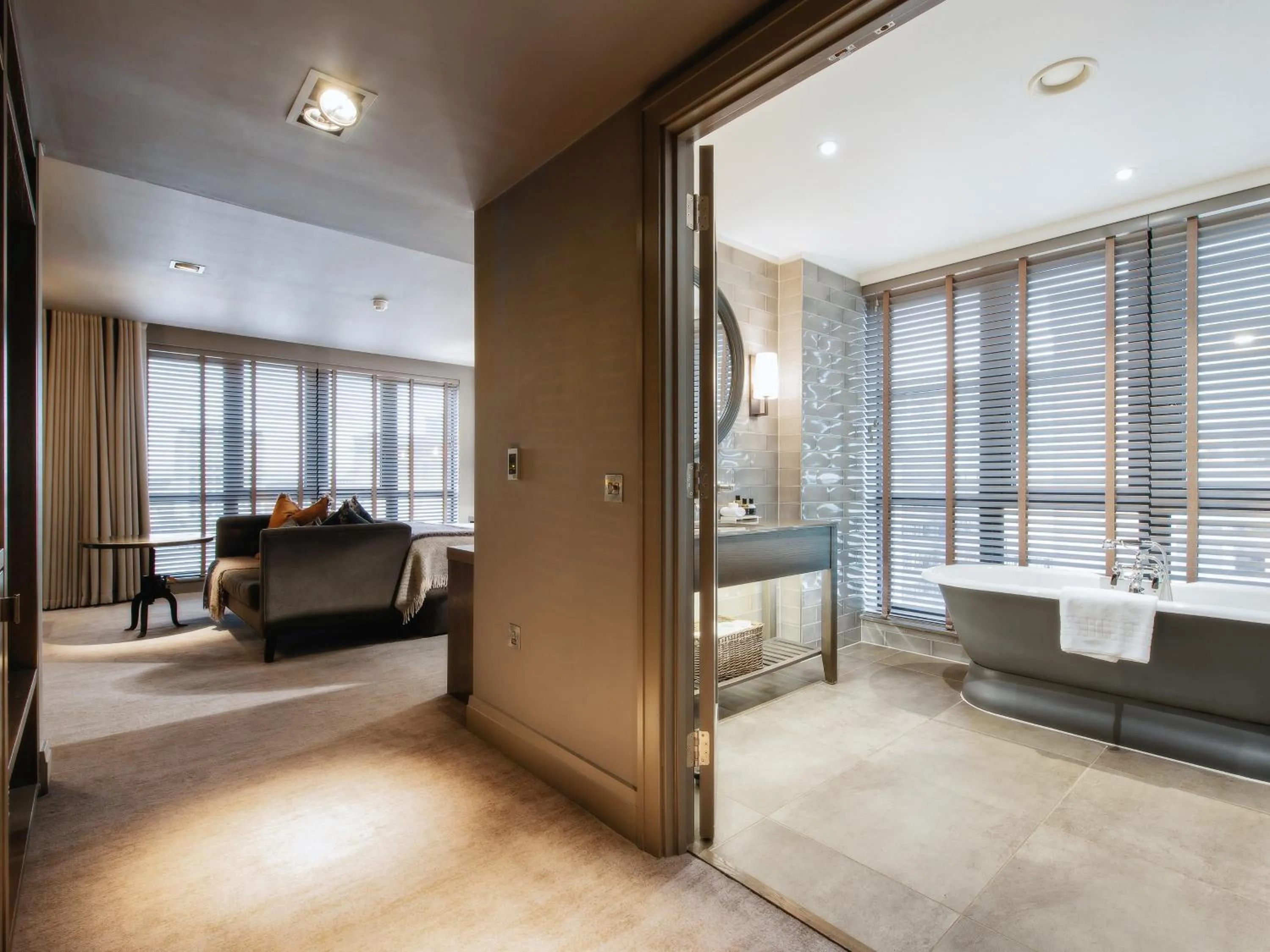 Bathroom, Bed in Dakota Glasgow