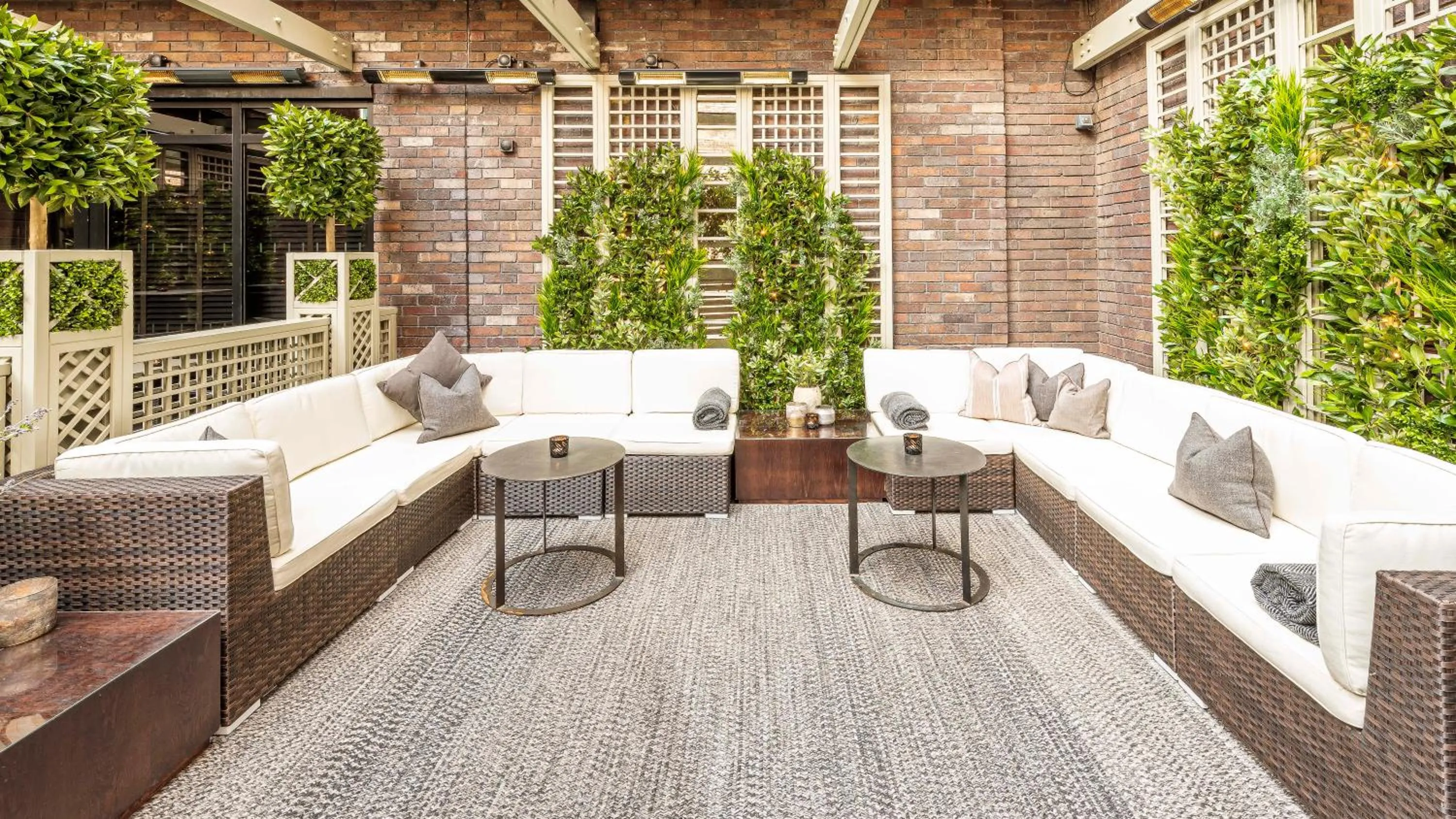 Patio in Dakota Glasgow