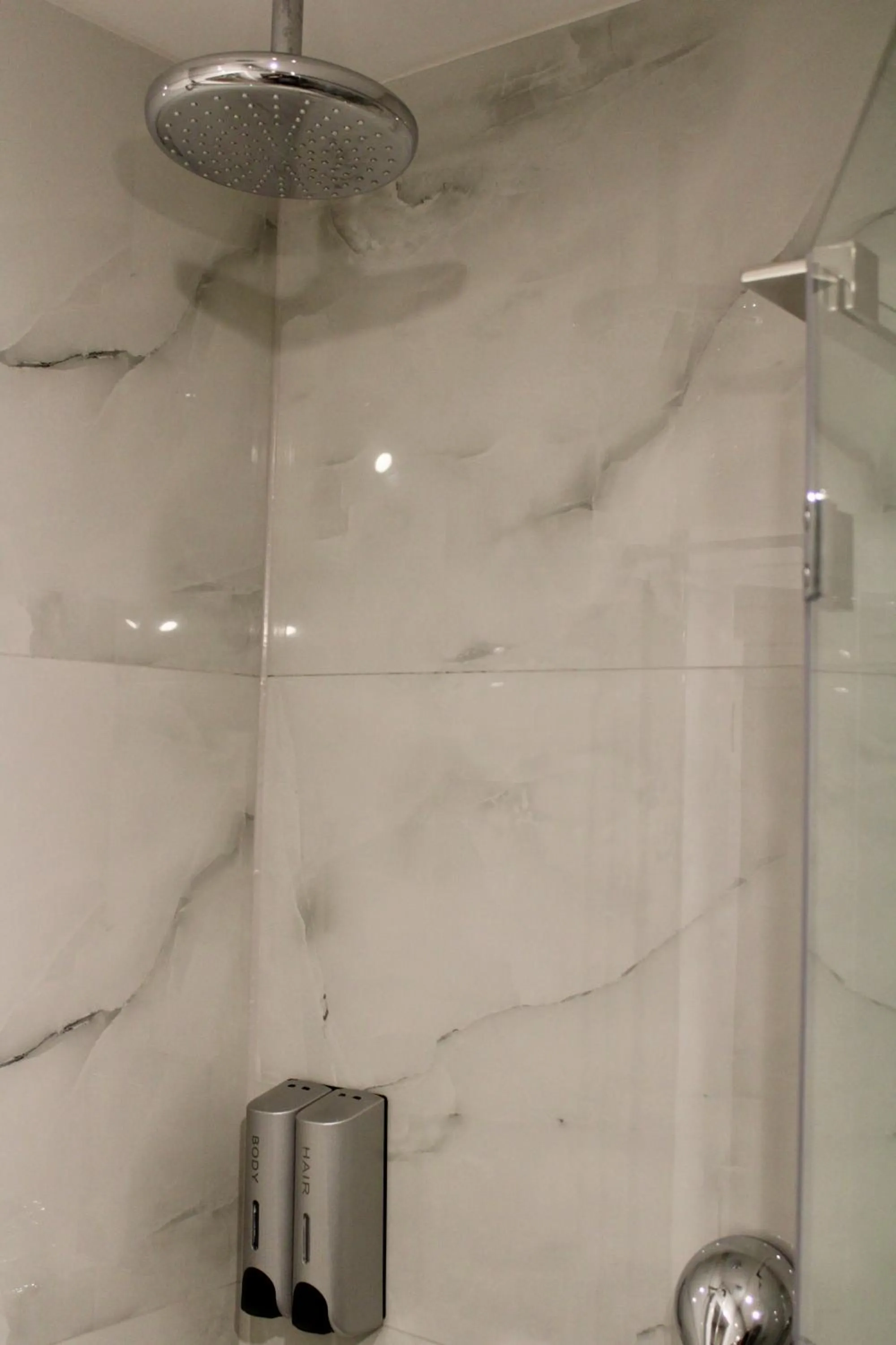 Shower in NOX Kensington