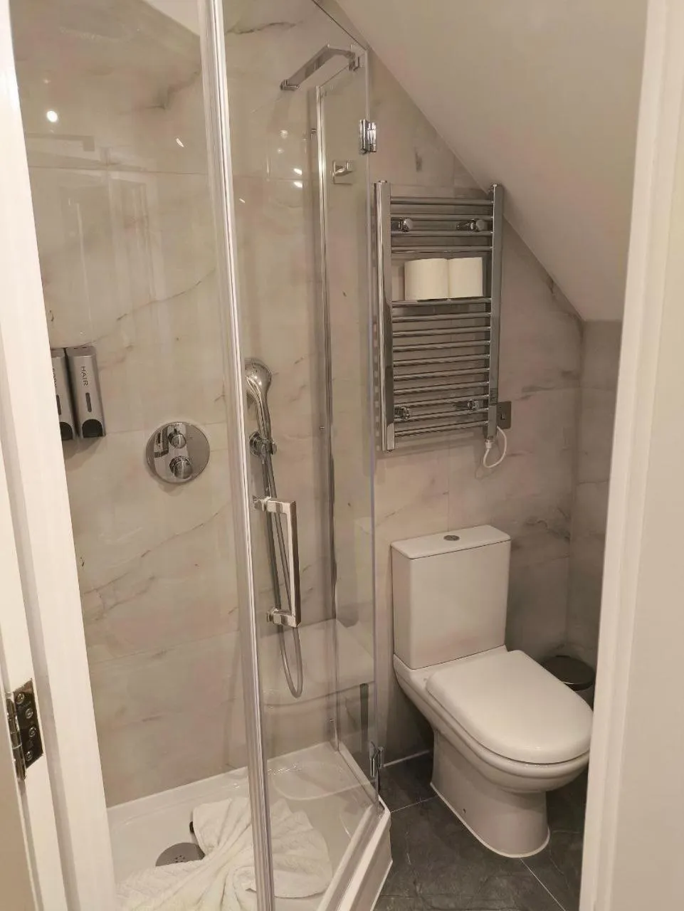 Shower in NOX Kensington