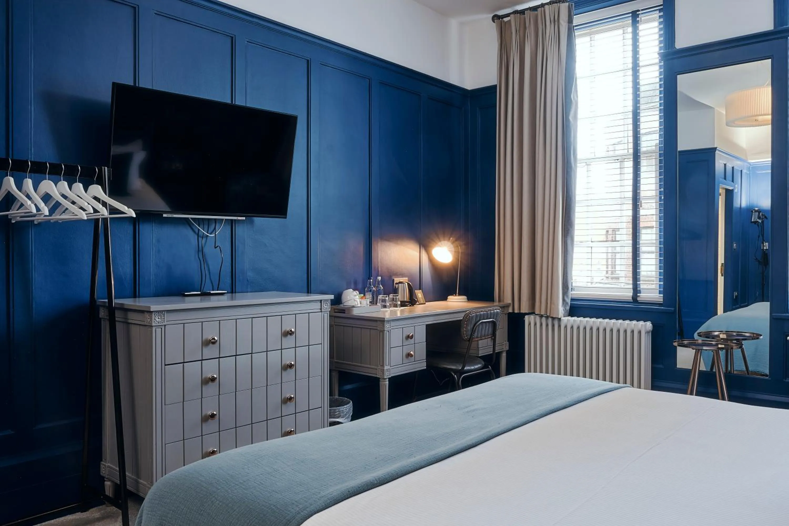 Bedroom, Bed in Rose and Crown Stoke Newington