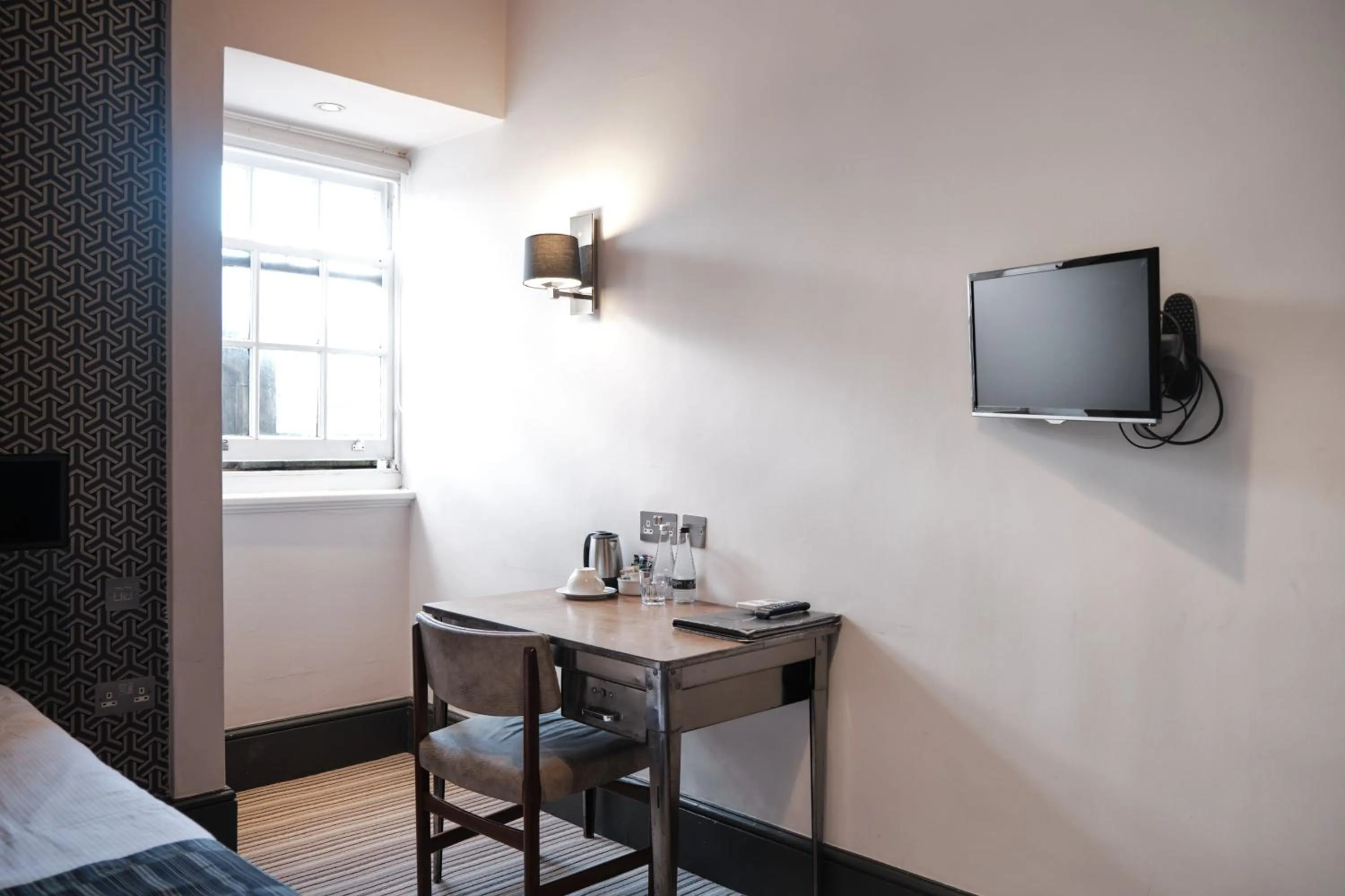 Coffee/tea facilities, Bed in Rose and Crown Stoke Newington