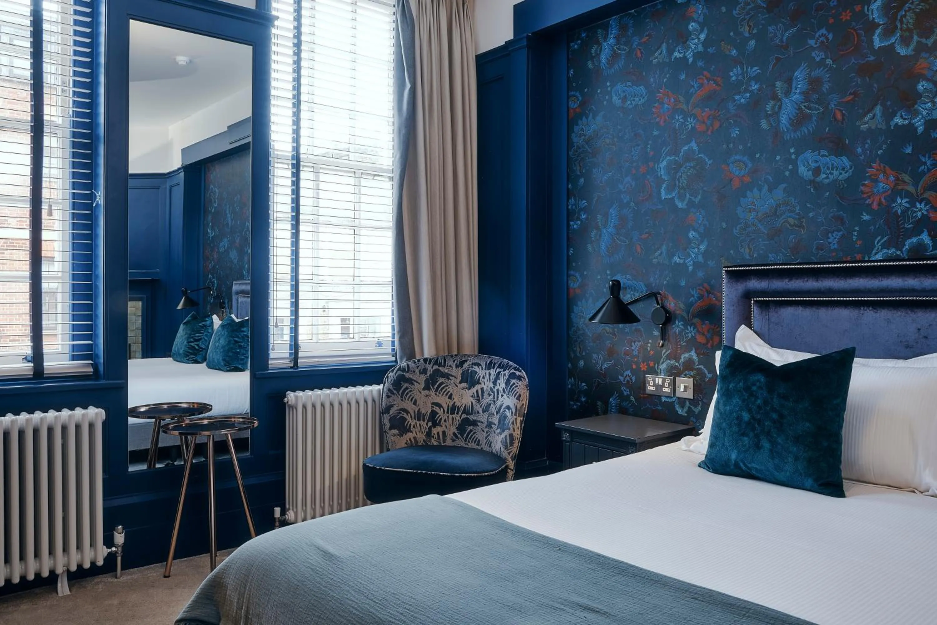 Bedroom, Bed in Rose and Crown Stoke Newington