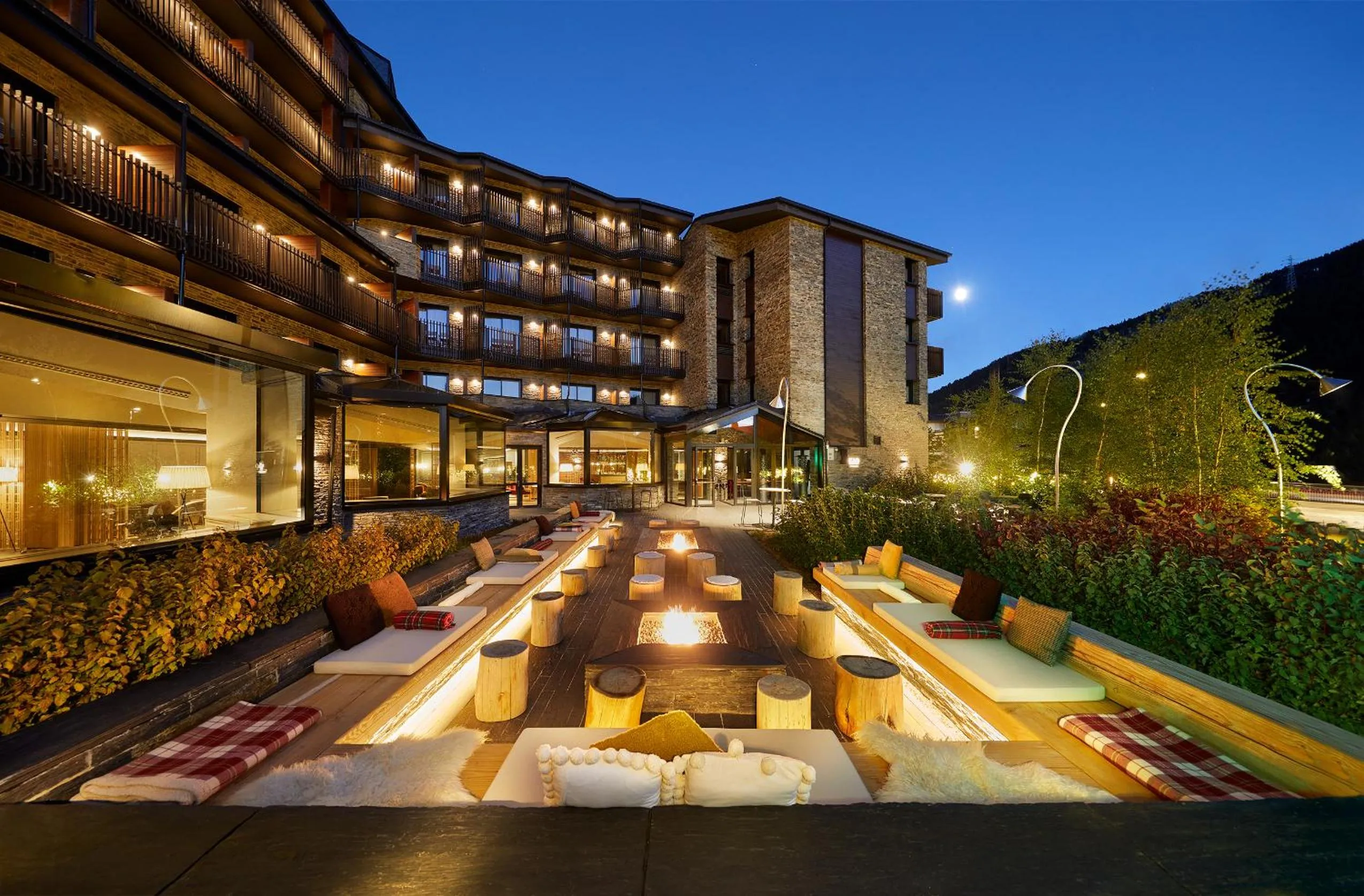 Patio in Park Piolets MountainHotel & Spa