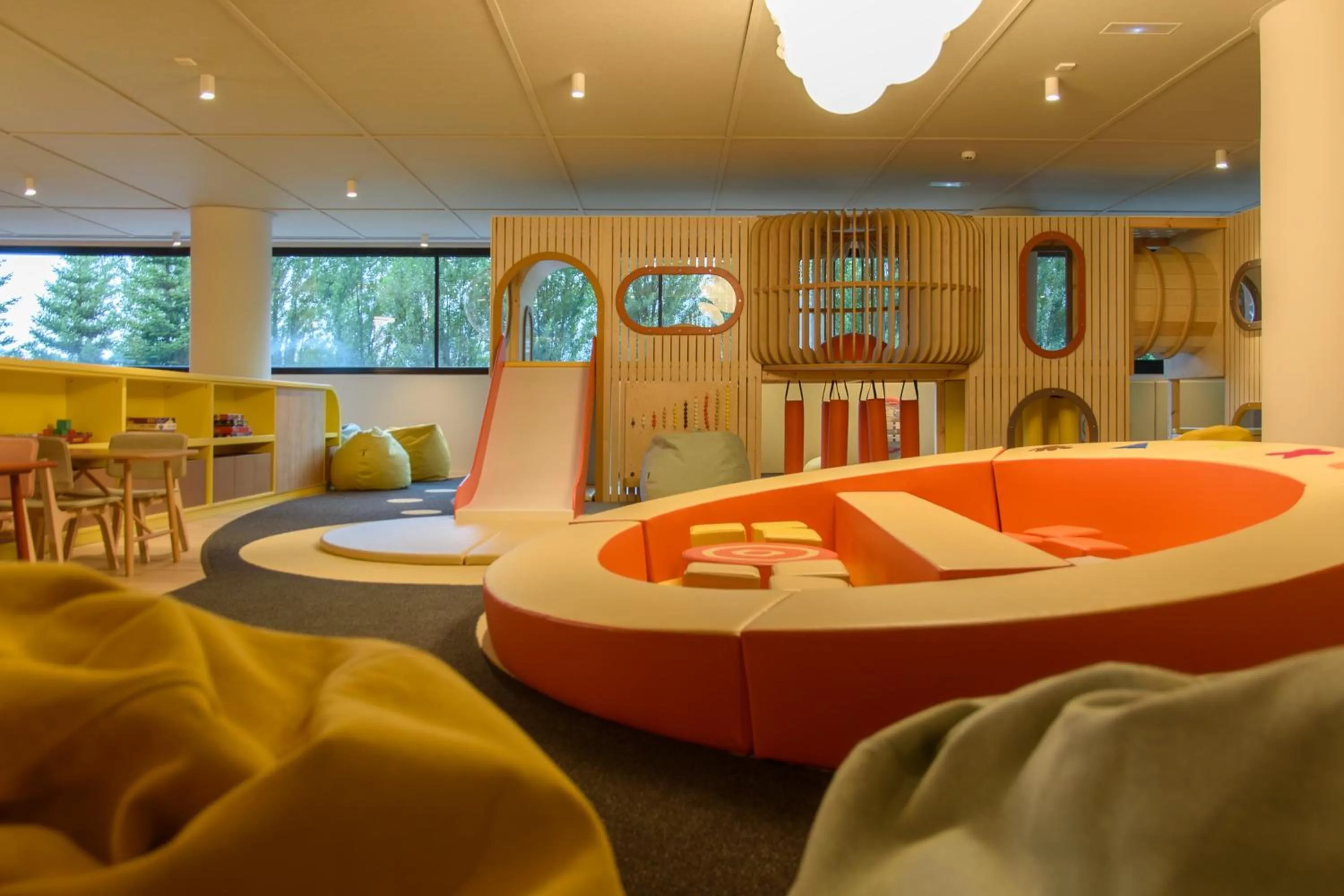 Kids's club, Bed in Park Piolets MountainHotel & Spa