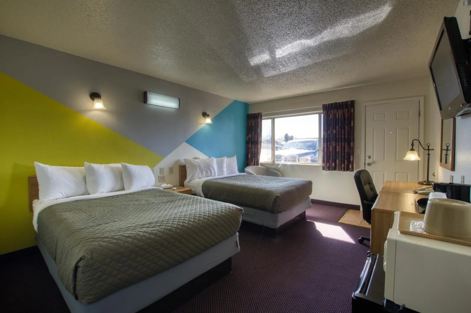 Photo of the whole room, Bed in Western Motel