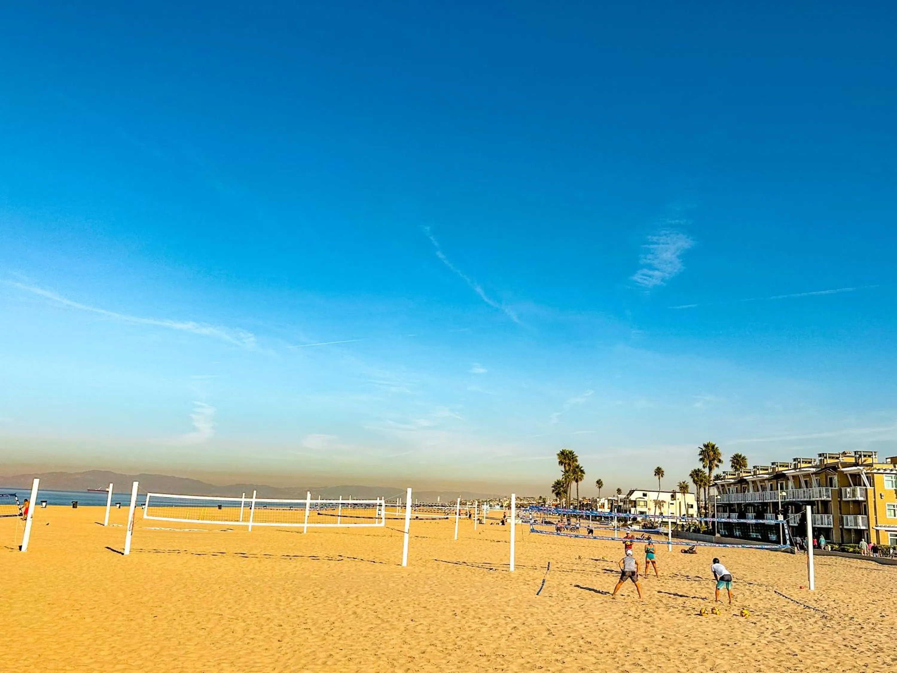 Beach in ITH Hermosa Beach Surf Hostel LAX