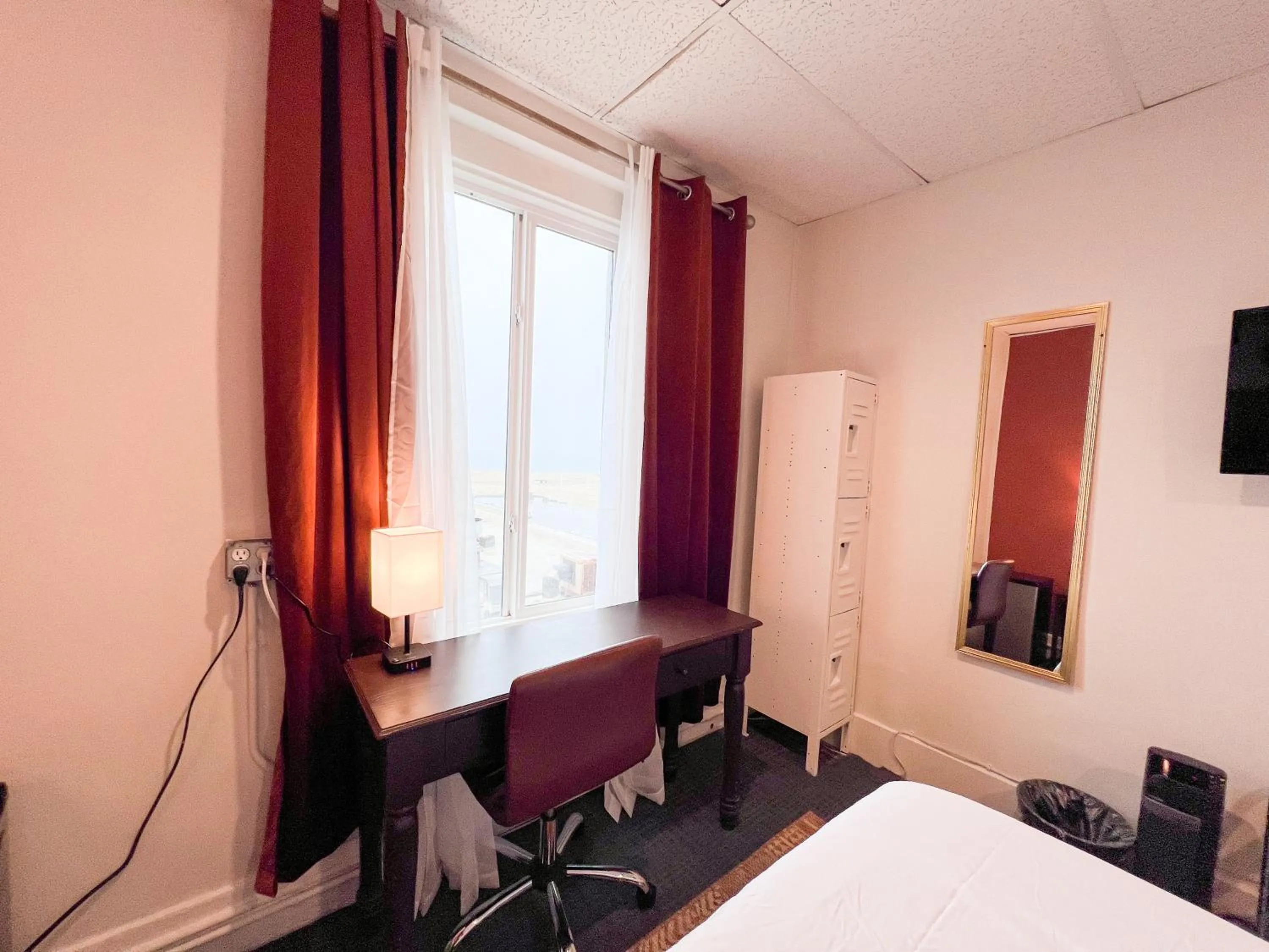 Bedroom in ITH Hermosa Beach Surf Hostel LAX