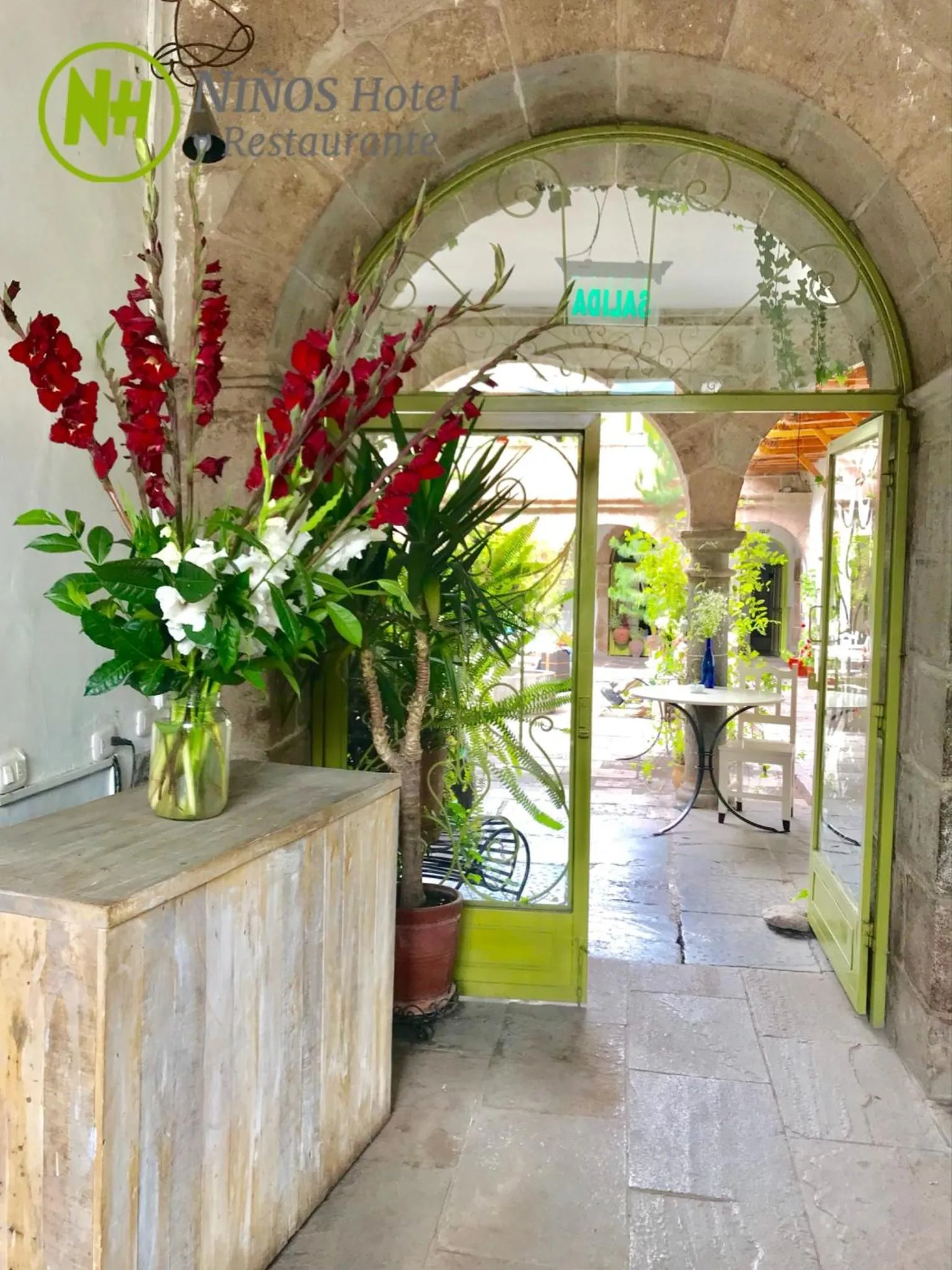 Patio in Niños Hotel Meloc