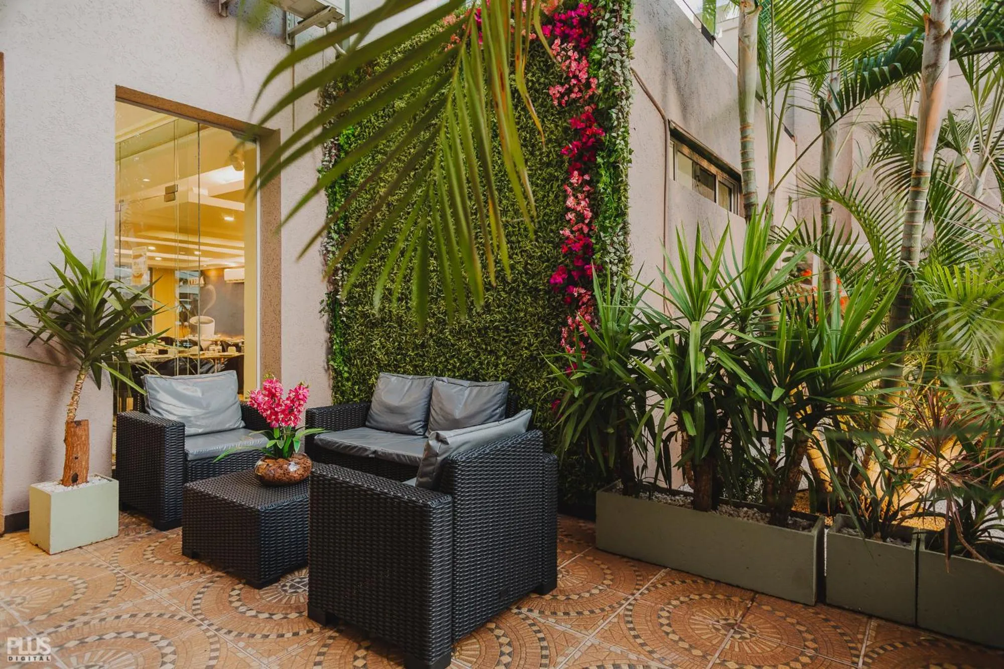 Patio in Hotel Yvera Cataratas