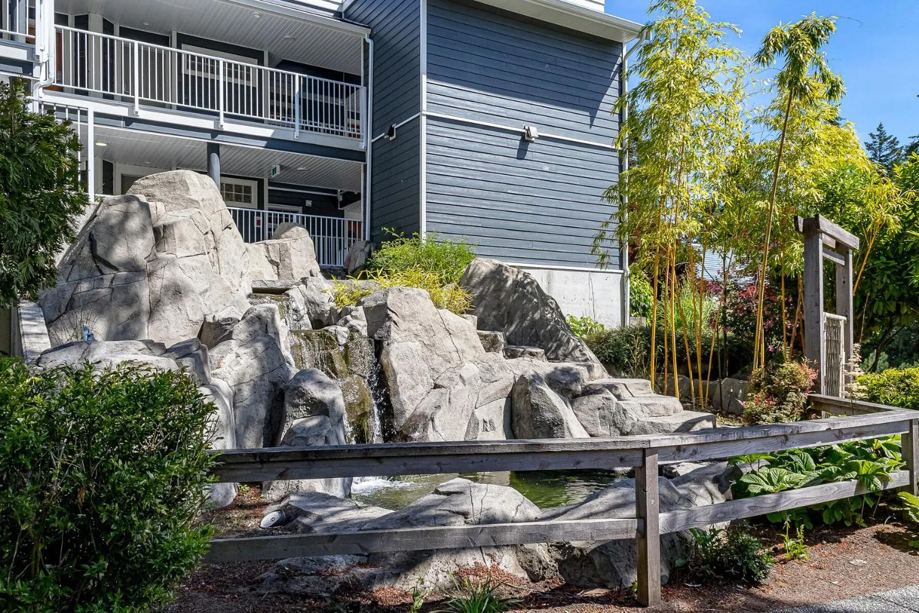 Property building in Pacific Shores Resort & Spa