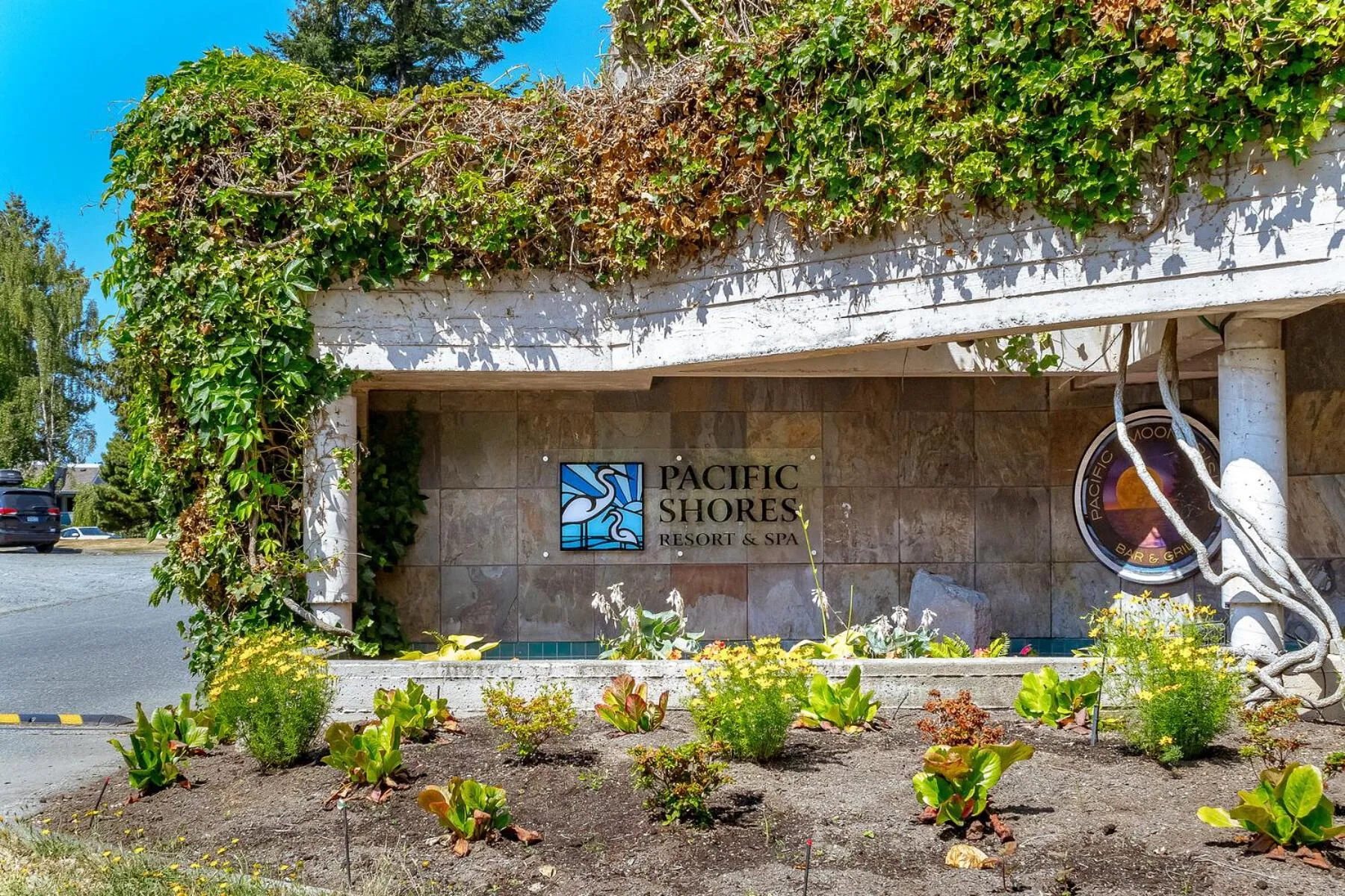 Facade/entrance in Pacific Shores Resort & Spa