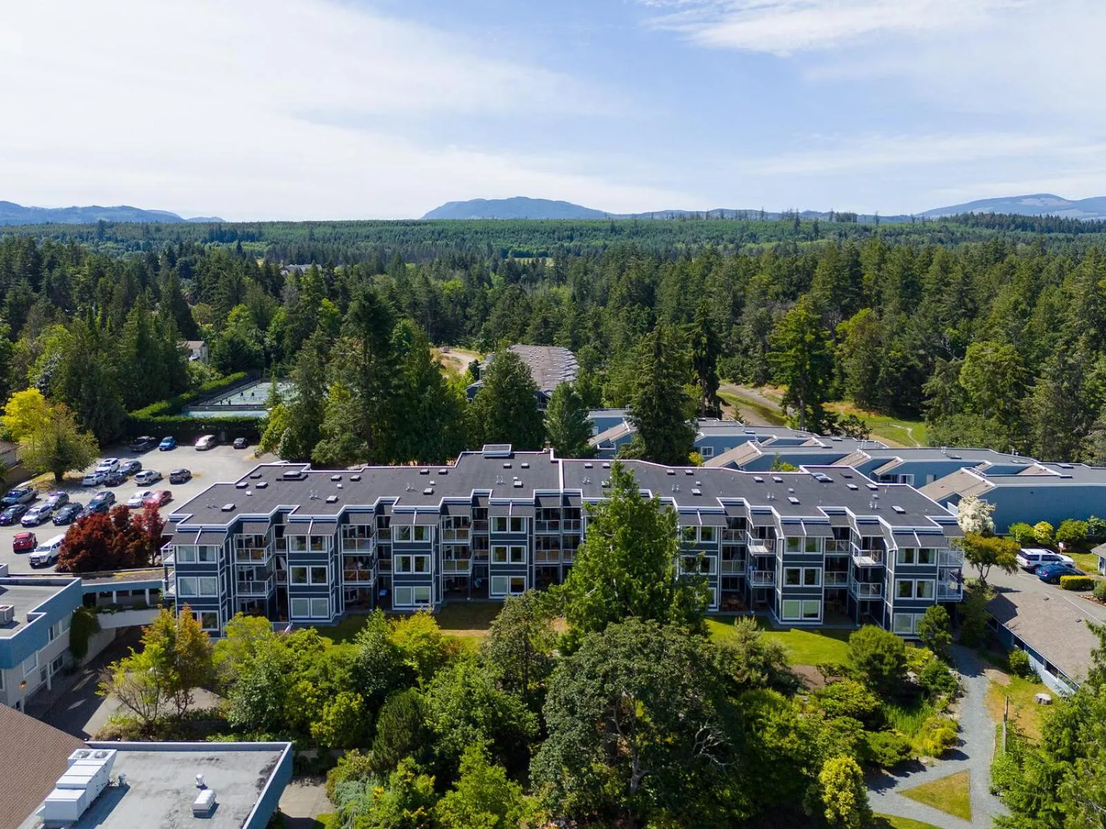 Property building in Pacific Shores Resort & Spa