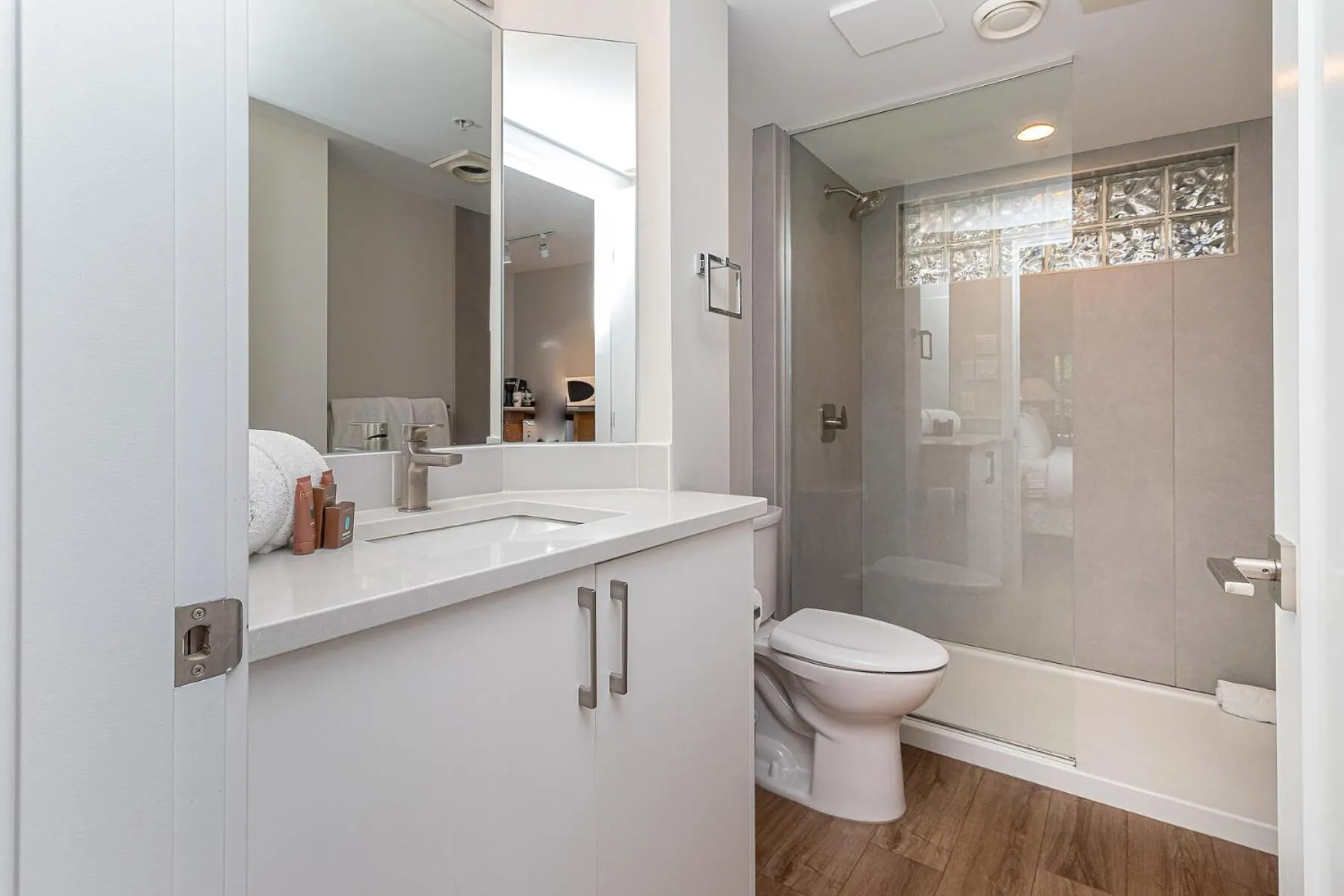 Bathroom in Pacific Shores Resort & Spa