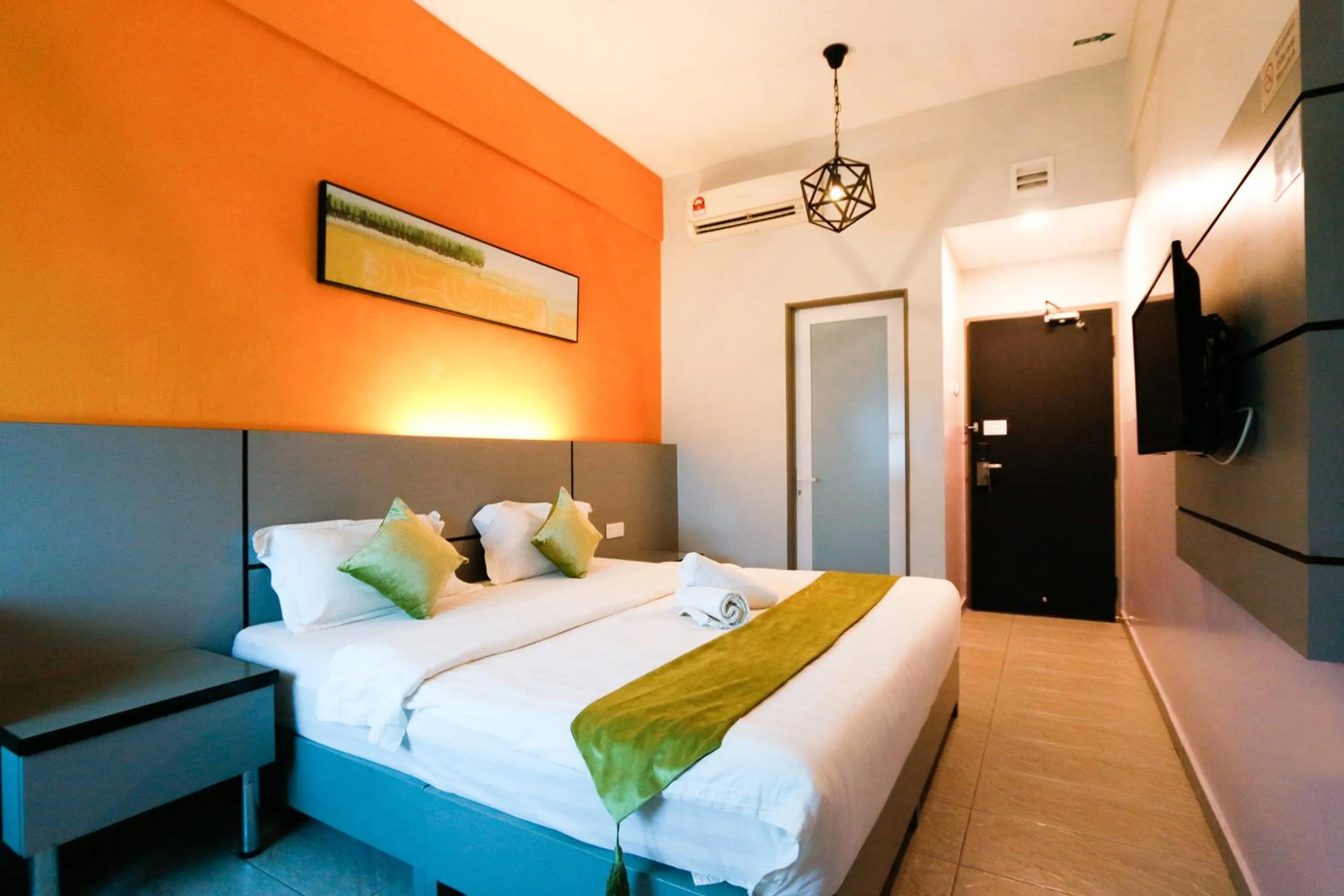 Photo of the whole room, Bed in Travelland Hotel