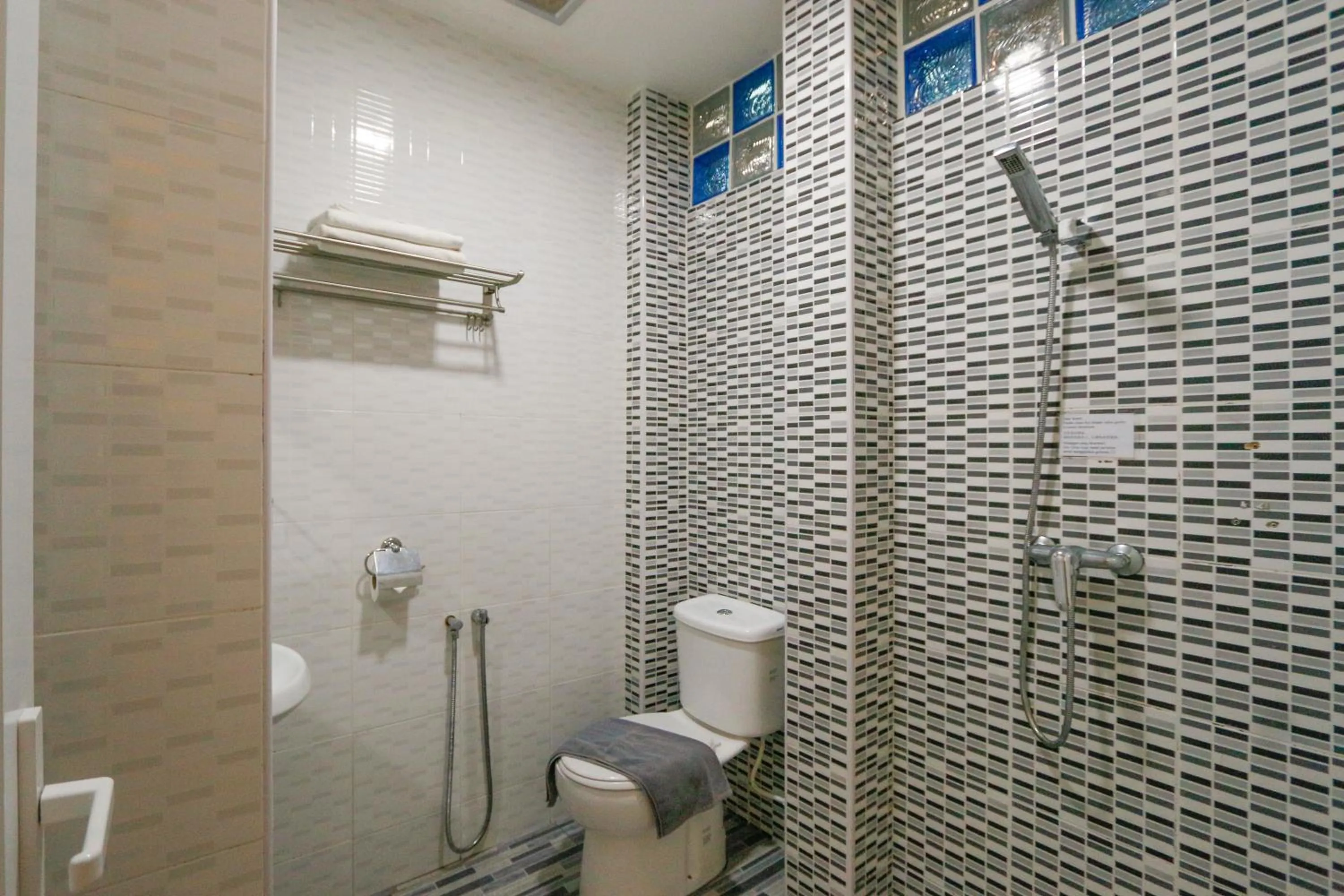 Shower in Travelland Hotel