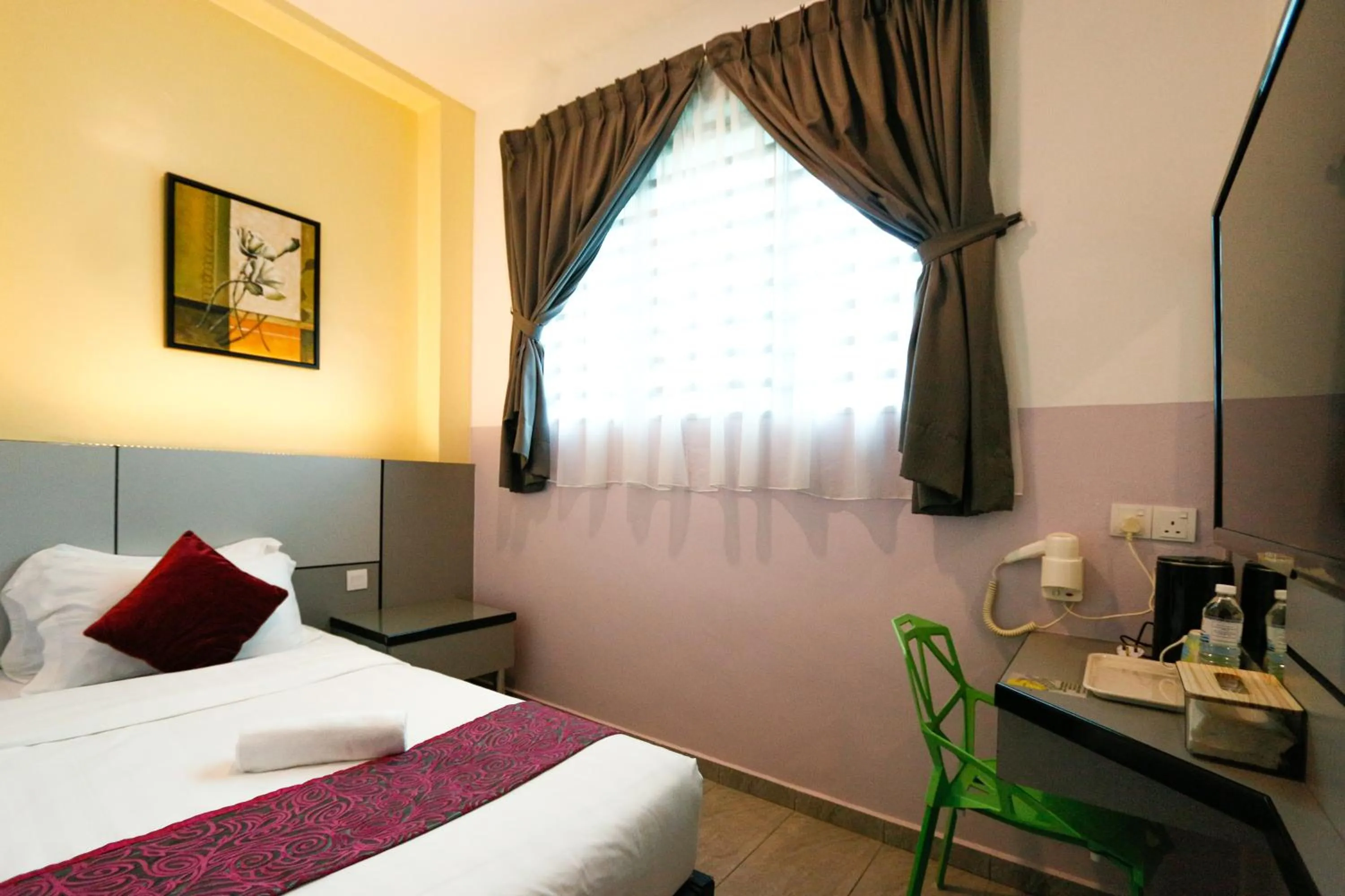 Bedroom, Bed in Travelland Hotel