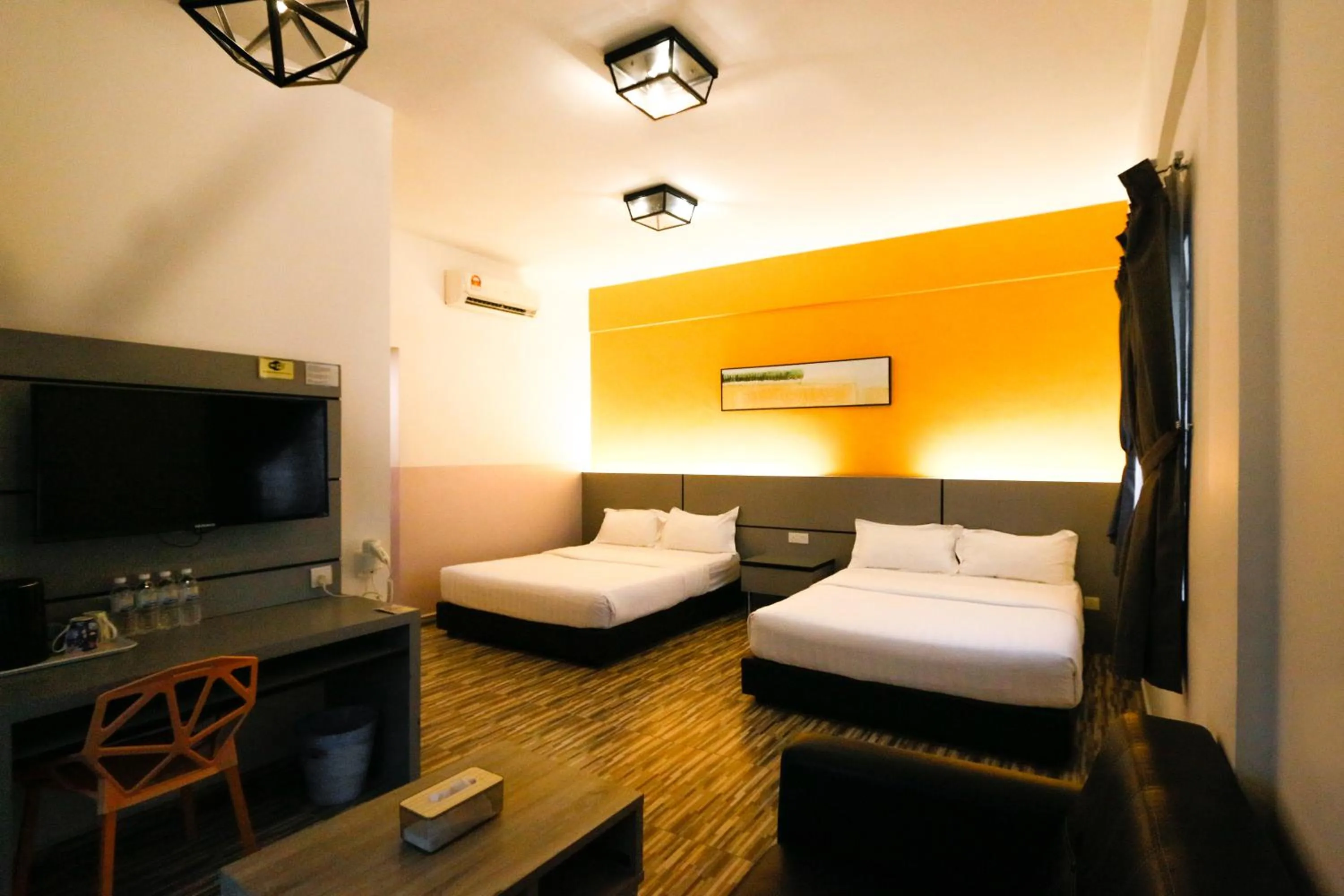 Photo of the whole room, Bed in Travelland Hotel