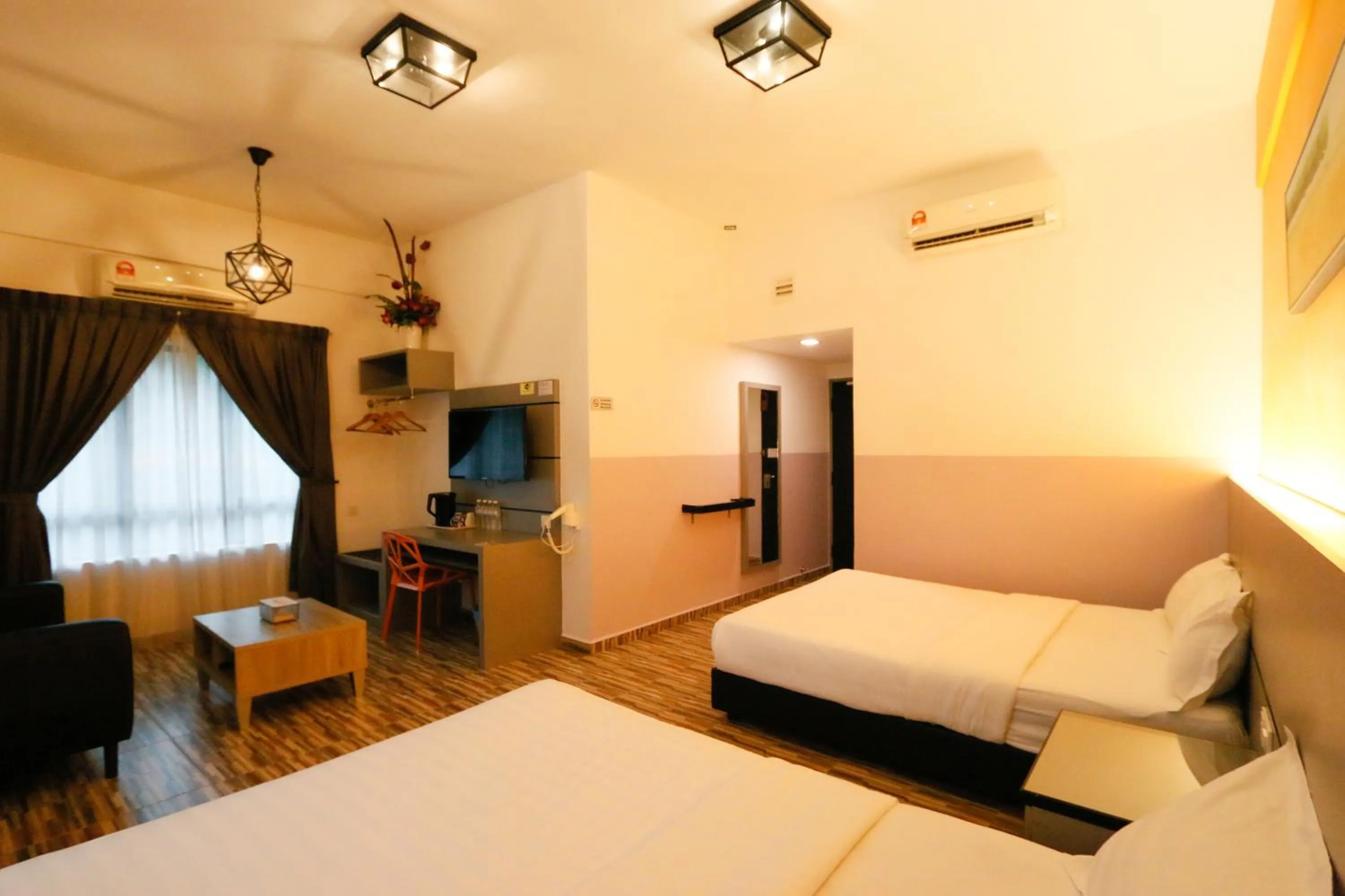 Photo of the whole room, Bed in Travelland Hotel