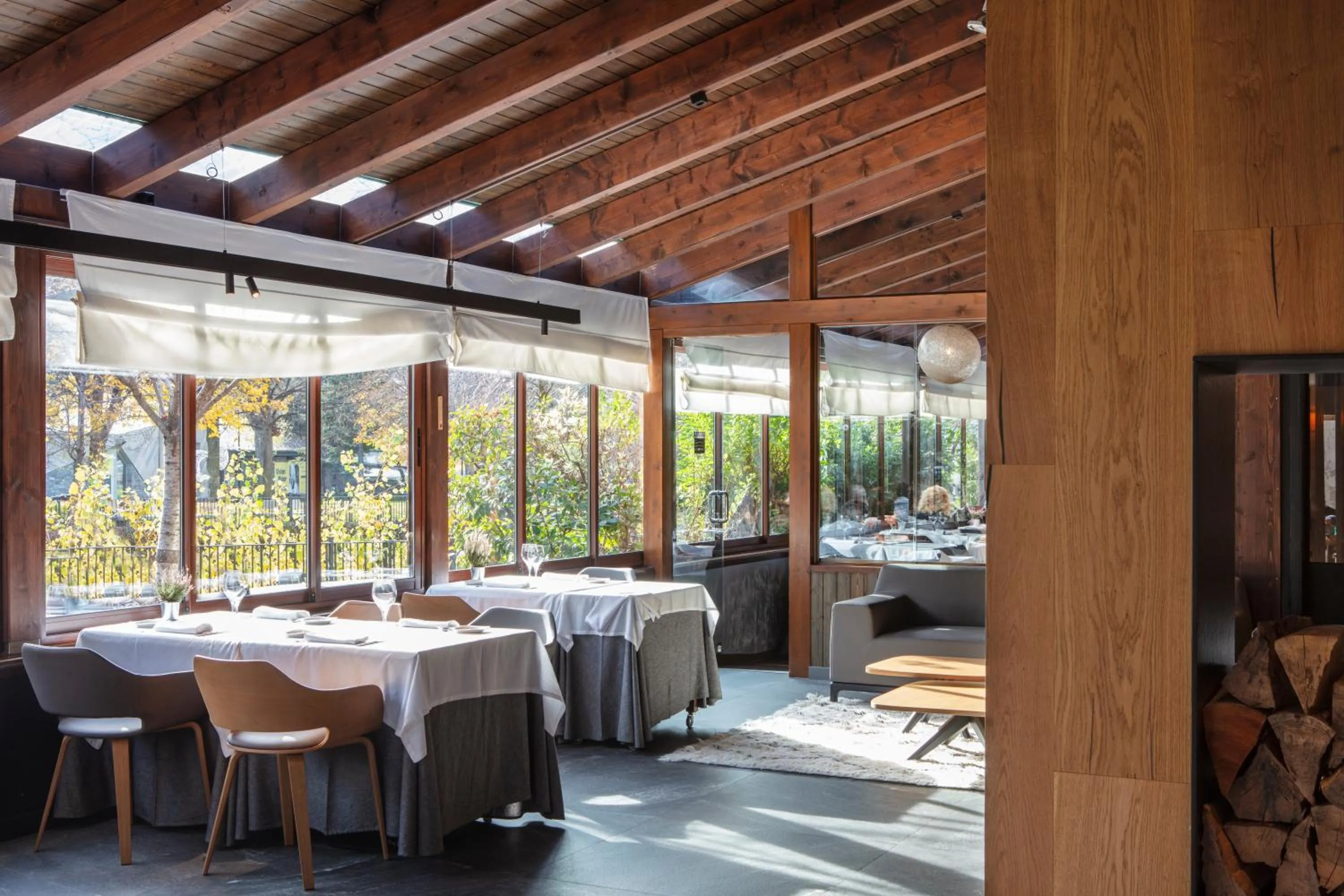 Restaurant/places to eat in Acta Arthotel