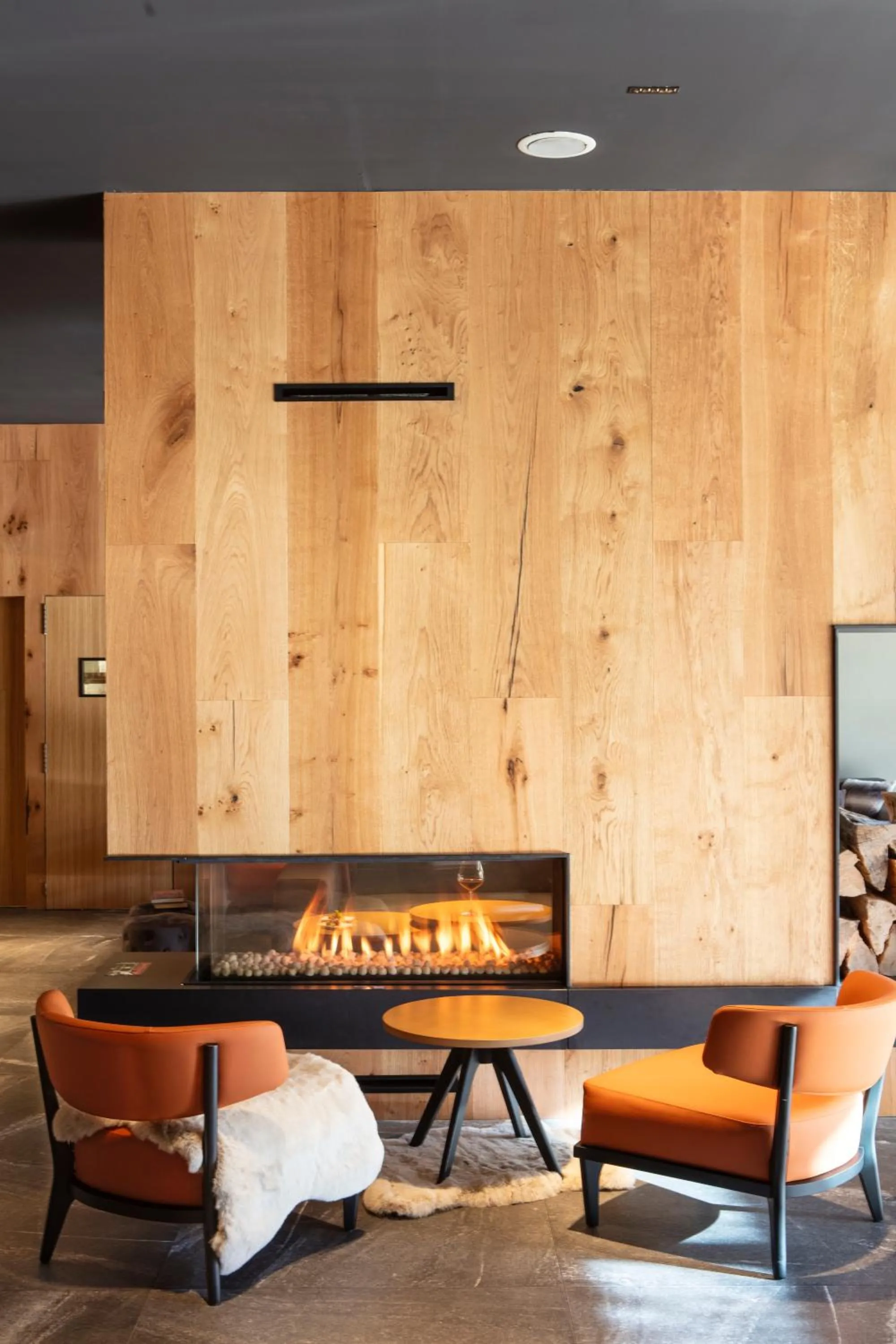 Communal lounge/ TV room in Acta Arthotel