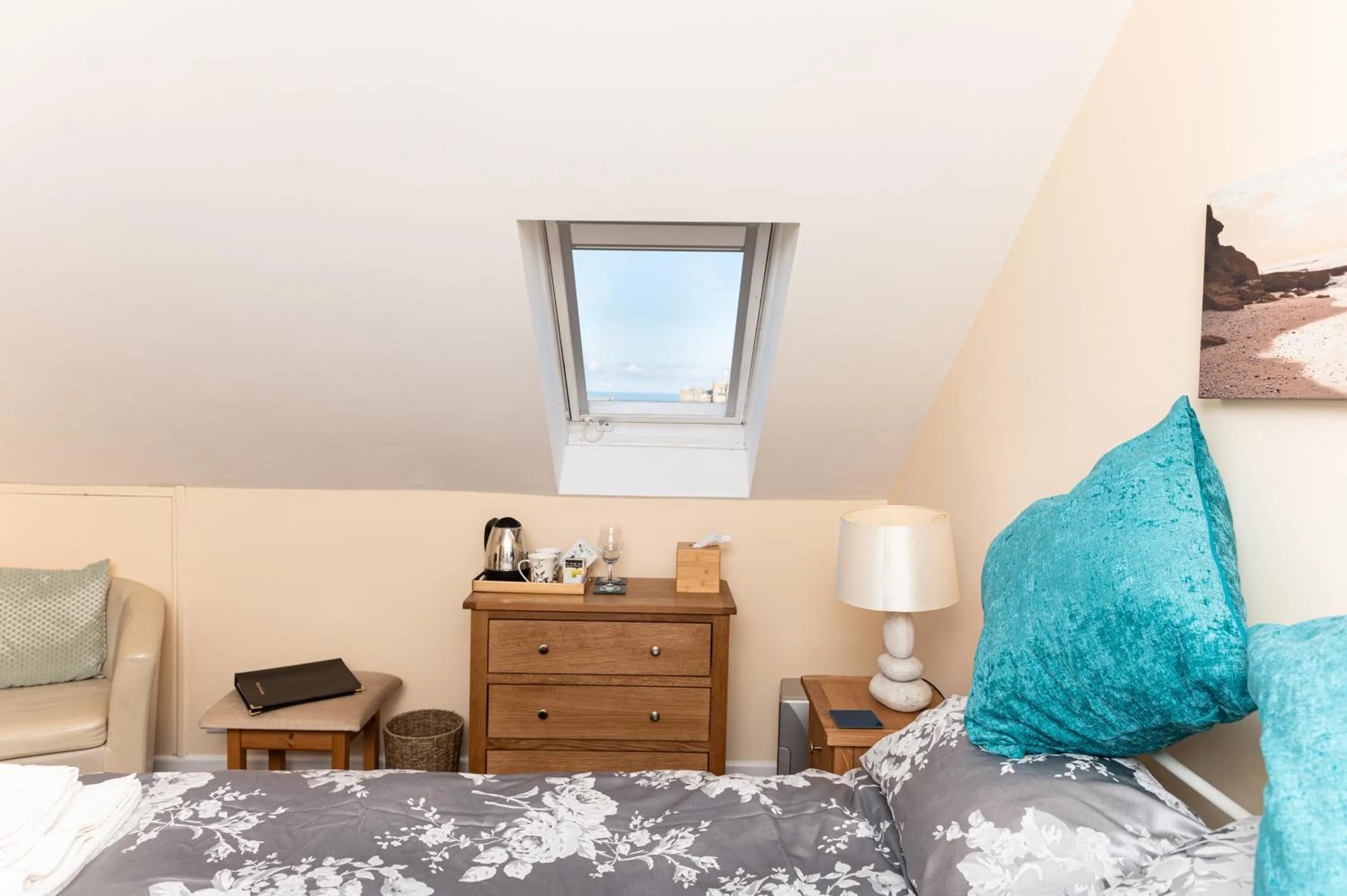 Double room with private bathroom in Bosayne Guest House