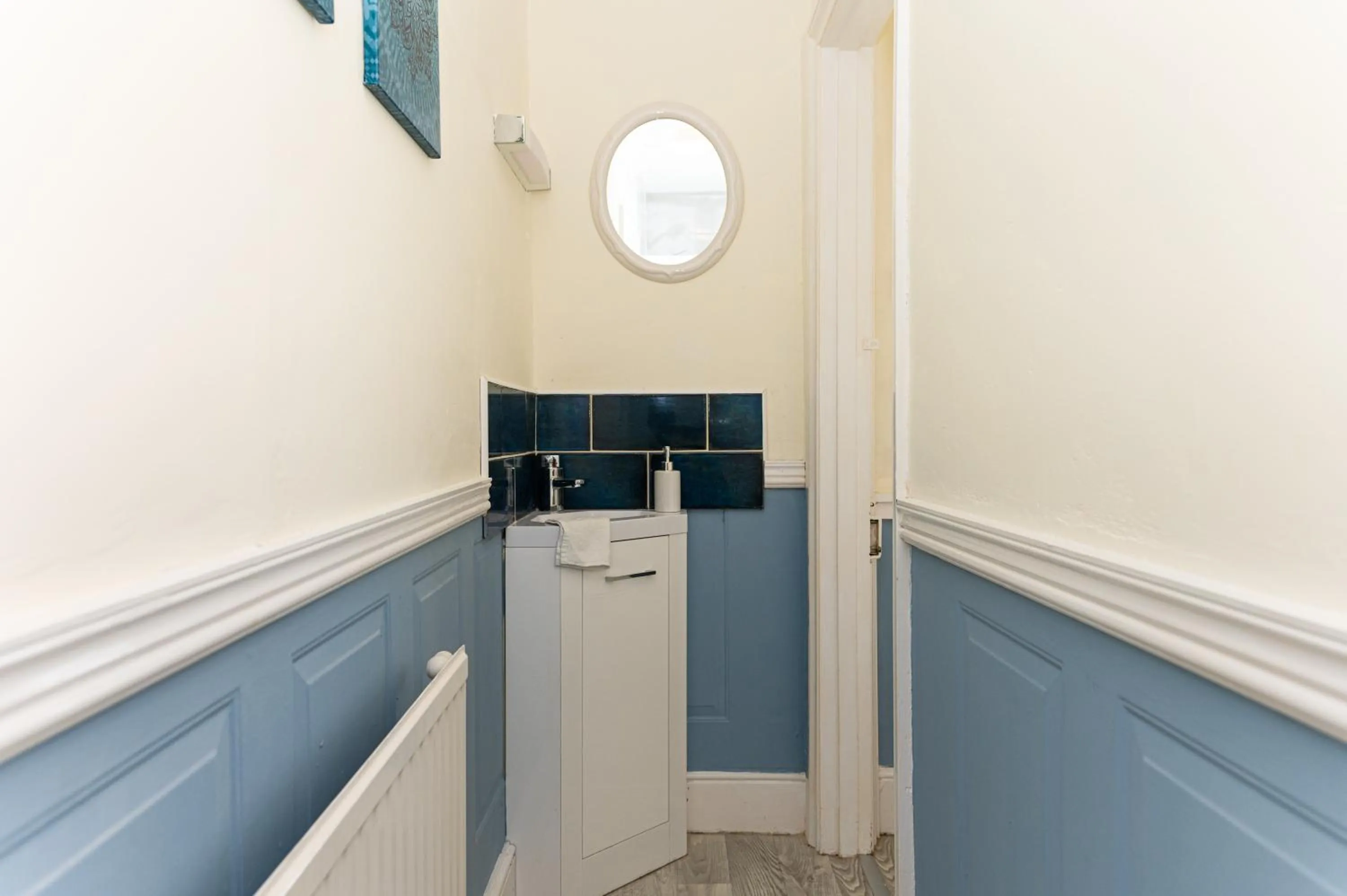 Twin Room with Bathroom in Bosayne Guest House