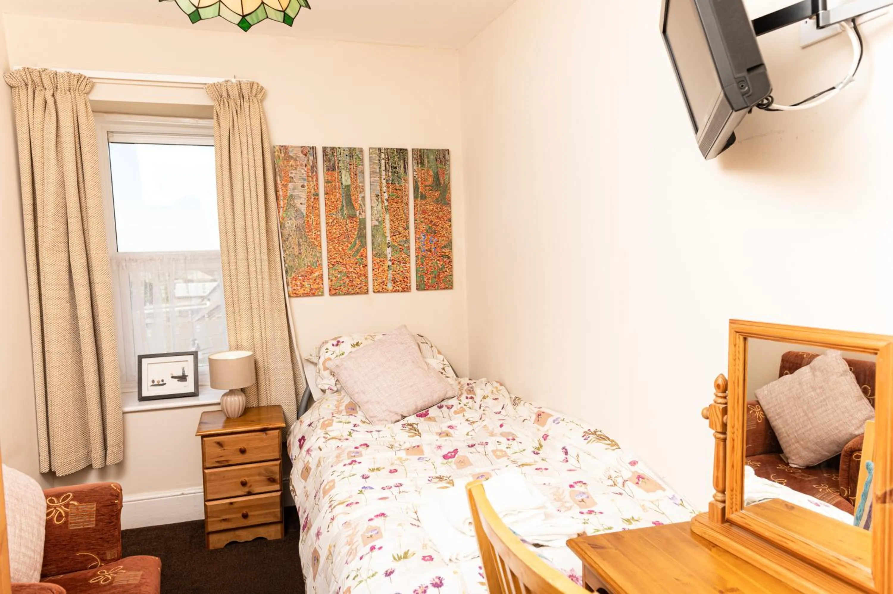 Single Room with Shared Shower and Toilet - single occupancy in Bosayne Guest House