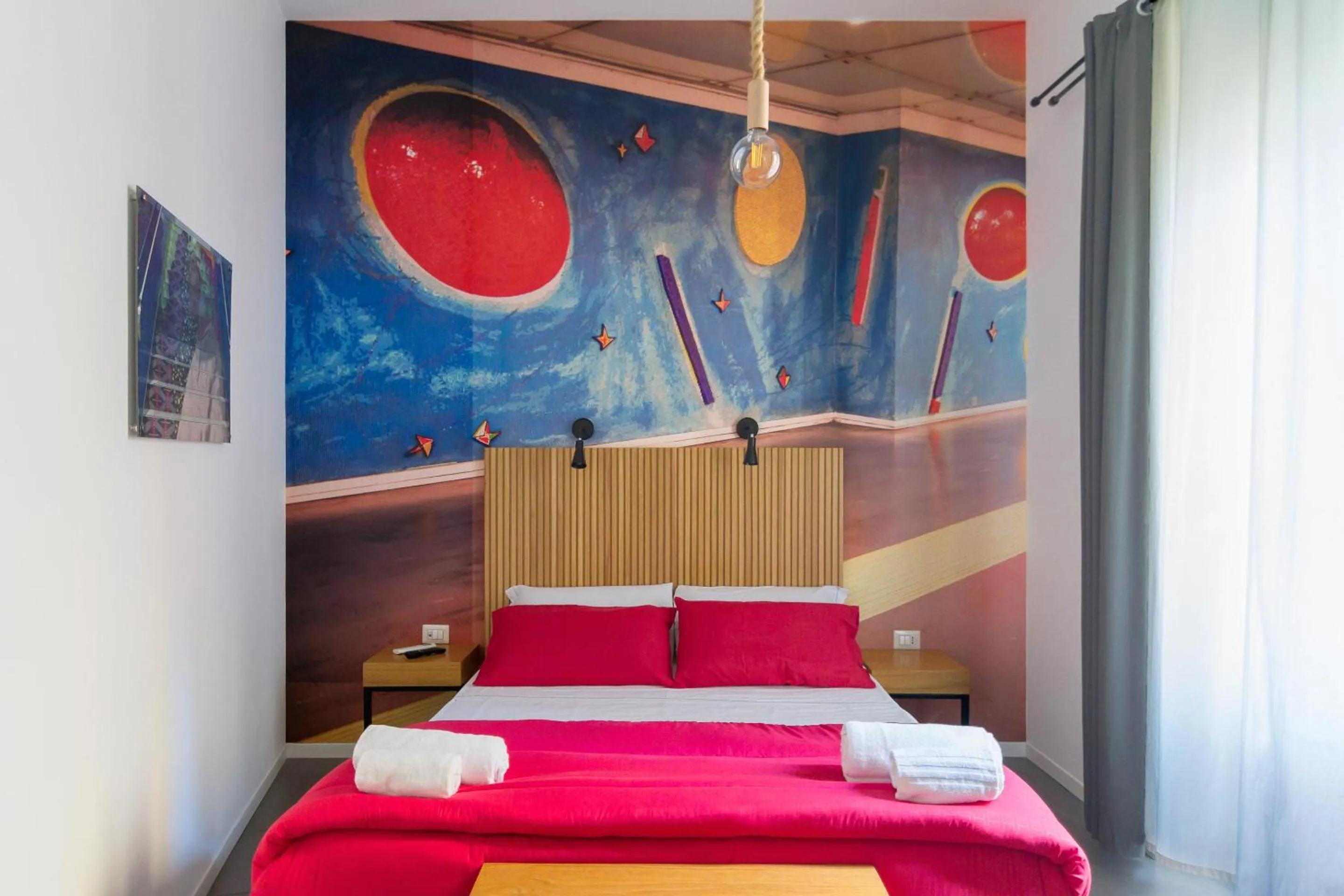 Photo of the whole room, Bed in Maison du La Metro