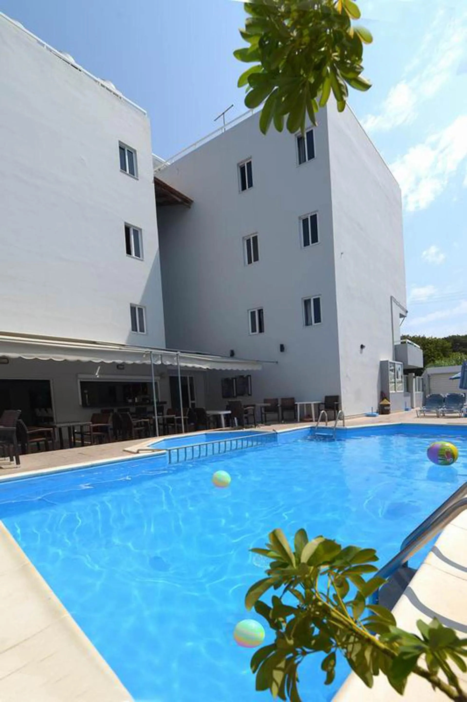 Swimming pool in Ialysos City Hotel