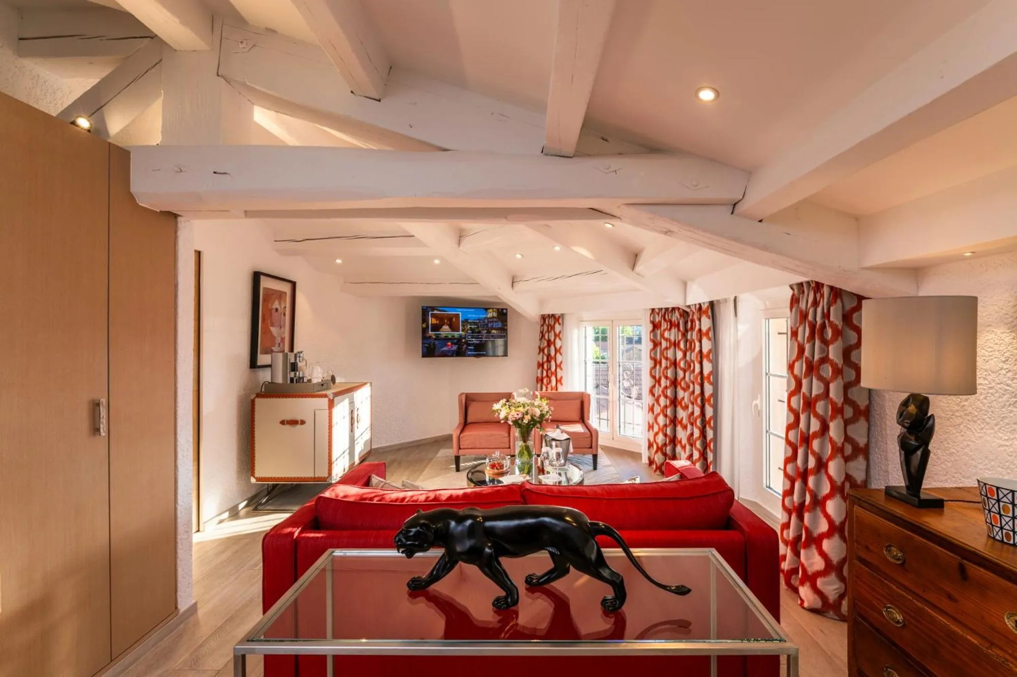 Living room, Bed in Hotel Byblos Saint-Tropez